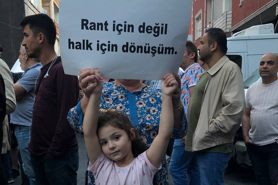 Okmeydanı Fetihtepe Mahallesi halkının eyleminden bir fotoğraf.