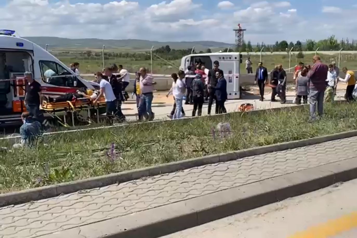 kaza, ambulans, devrilmiş servis