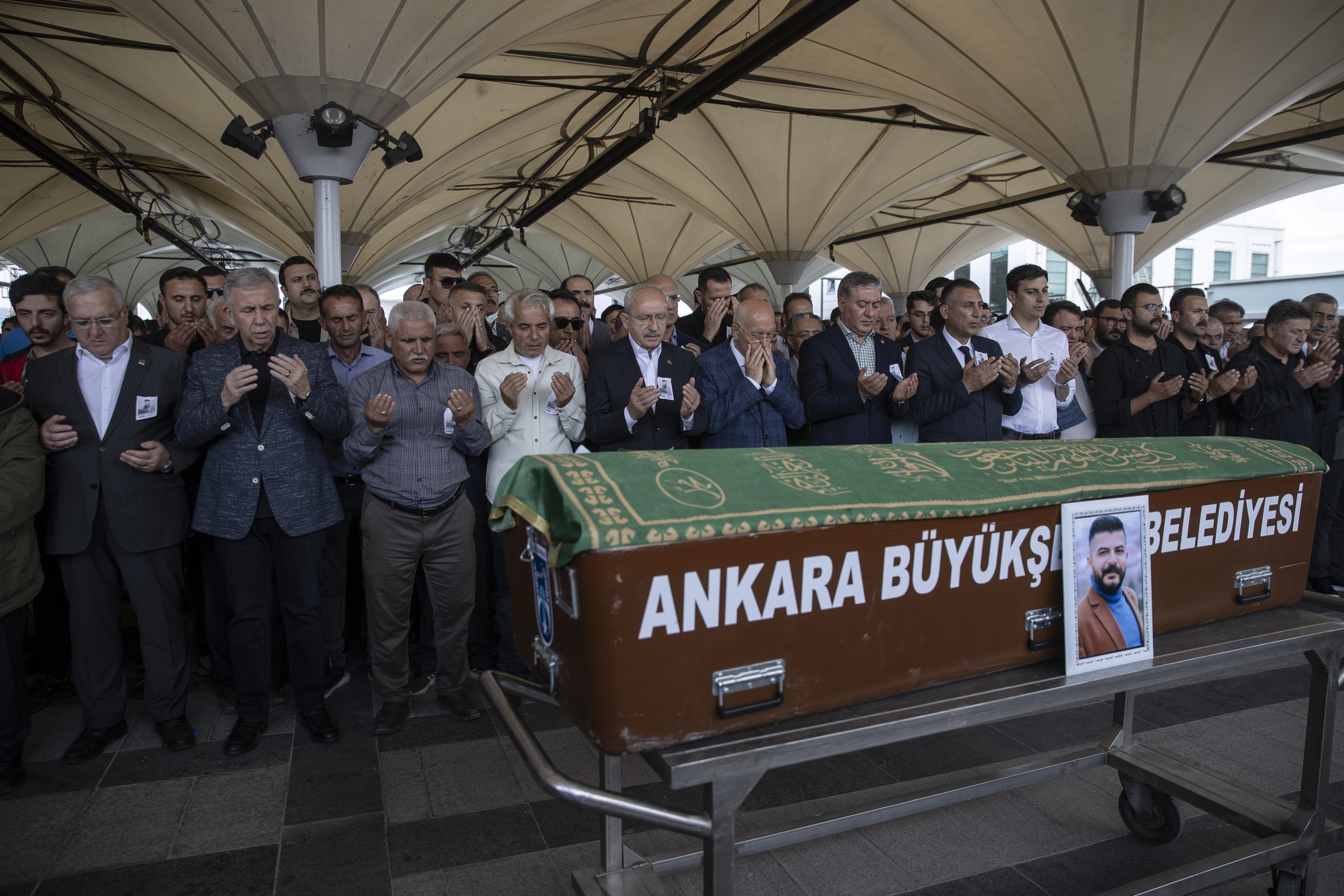 Ankara'da meydana gelen selde hayatını kaybeden İlkay Yiğit'in cenaze töreninden bir fotoğraf.