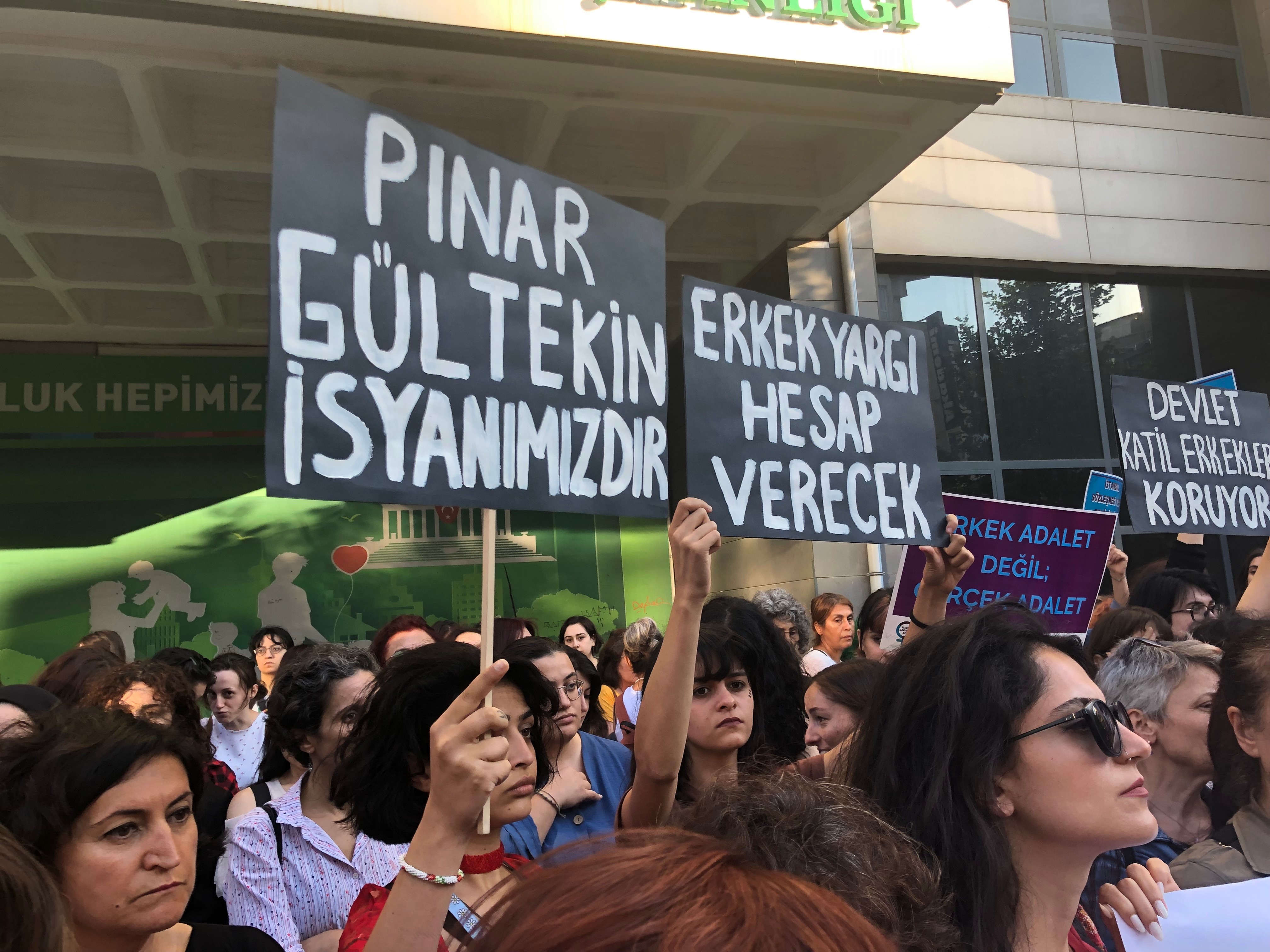 Pınar Gültekin davasında verilen karara tepki gösteren kadınlar