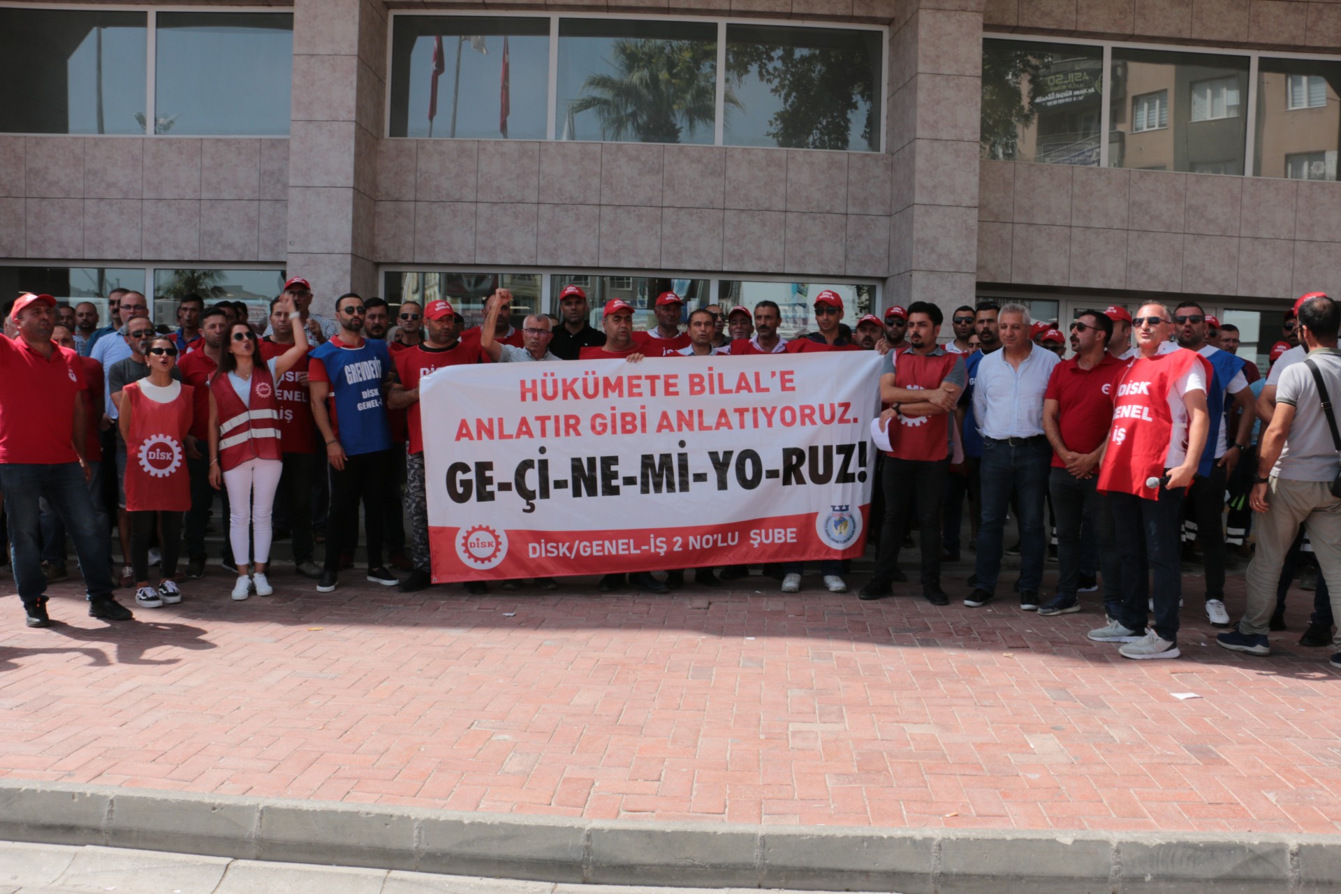 Genel-İş İzmir 2 No’lu Şube: İnsanca yaşamak için taleplerimizi birlikte yükselteceğiz