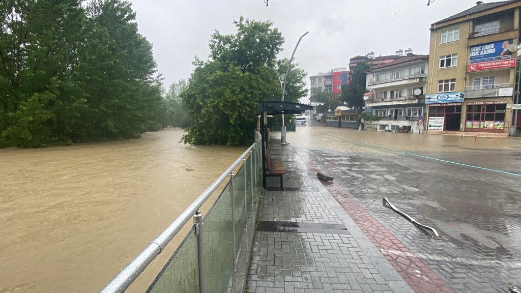 Bartın'da dere yükseldi