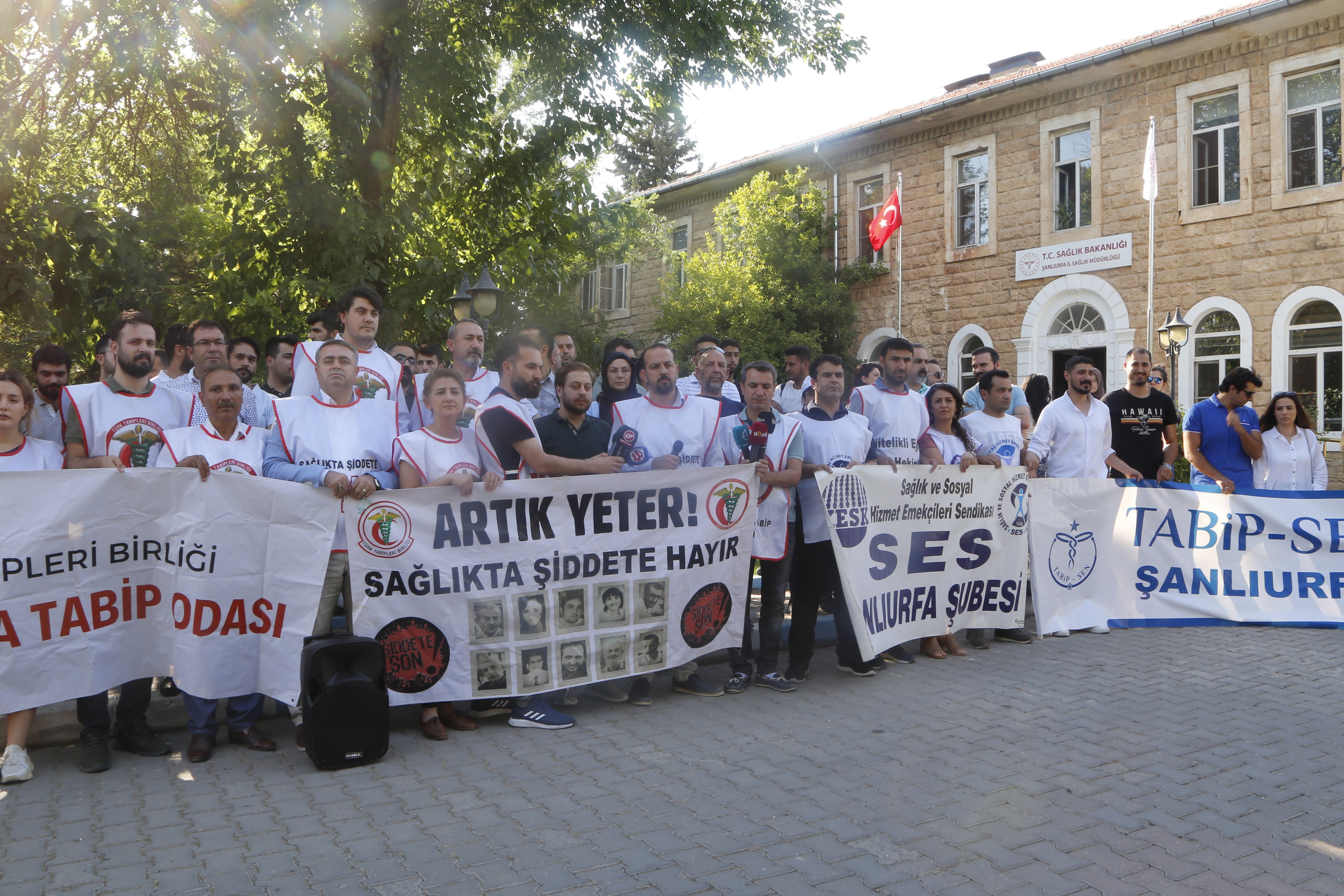 Urfa'da sağlıkta şiddet protesto edildi