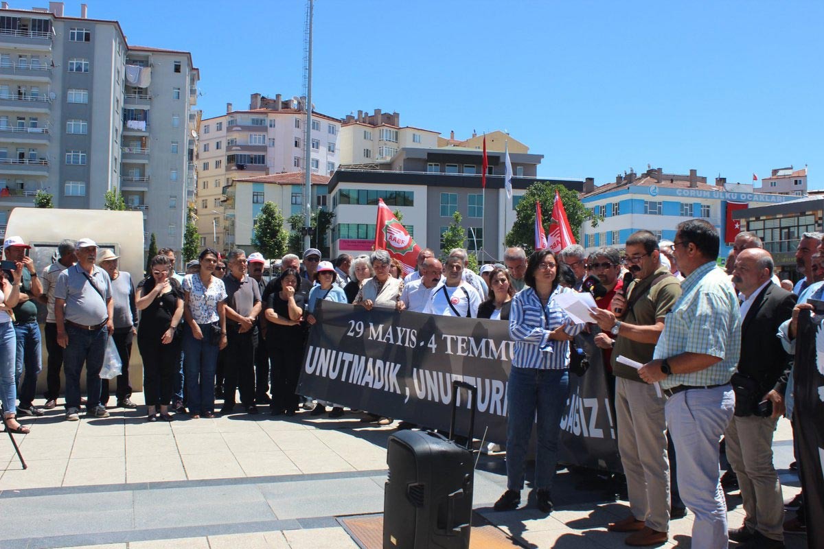 Çorum katliamında yaşamını yitirenler için düzenlenen anma