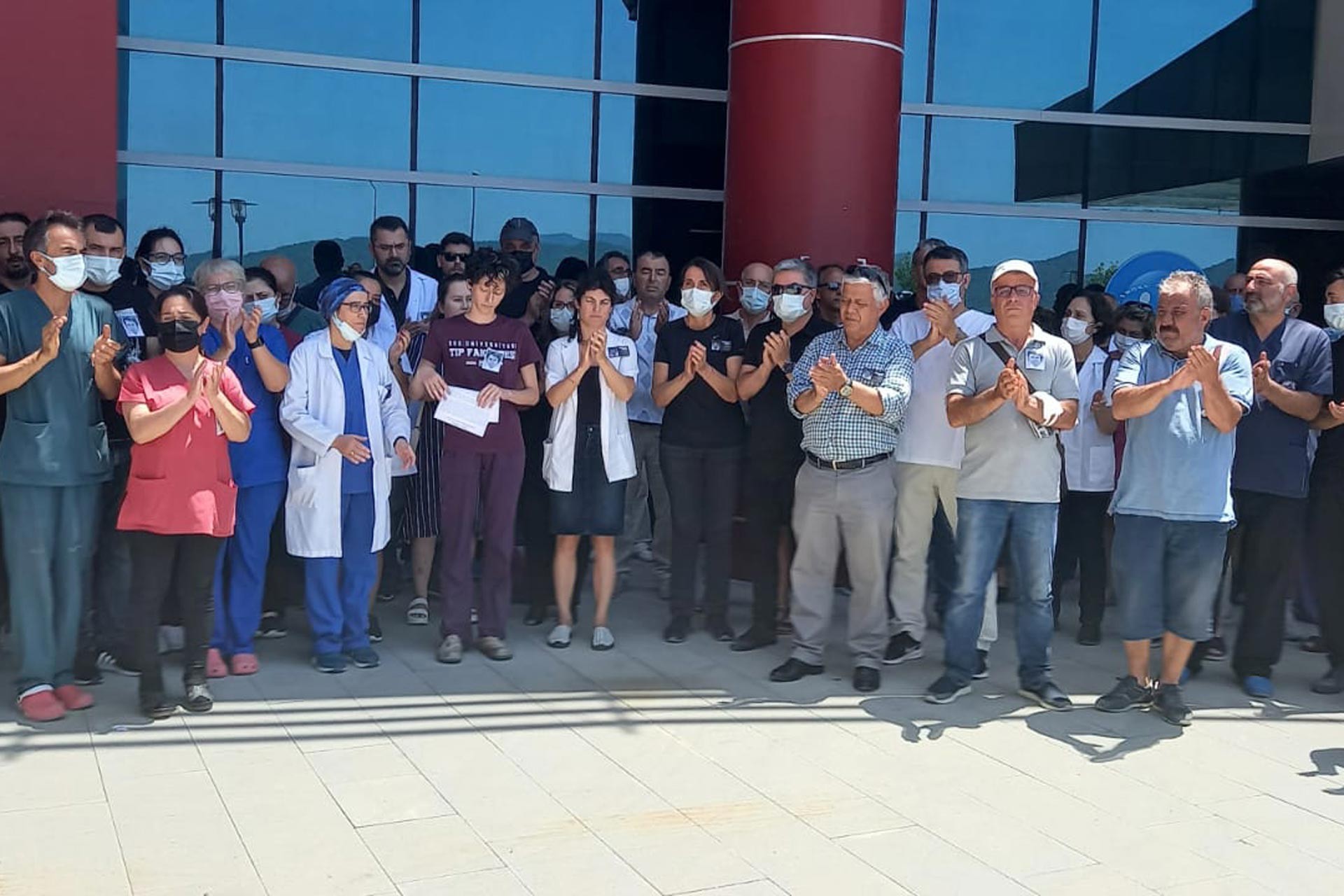 Ortaca'da sağlık emekçilerinin iş bırakma eyleminden bir fotoğraf