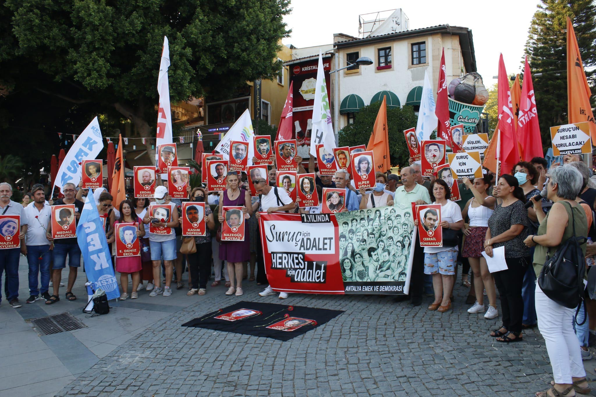 Suruç Katliamı'nda yaşamını yitirenler Antalya'da anıldı