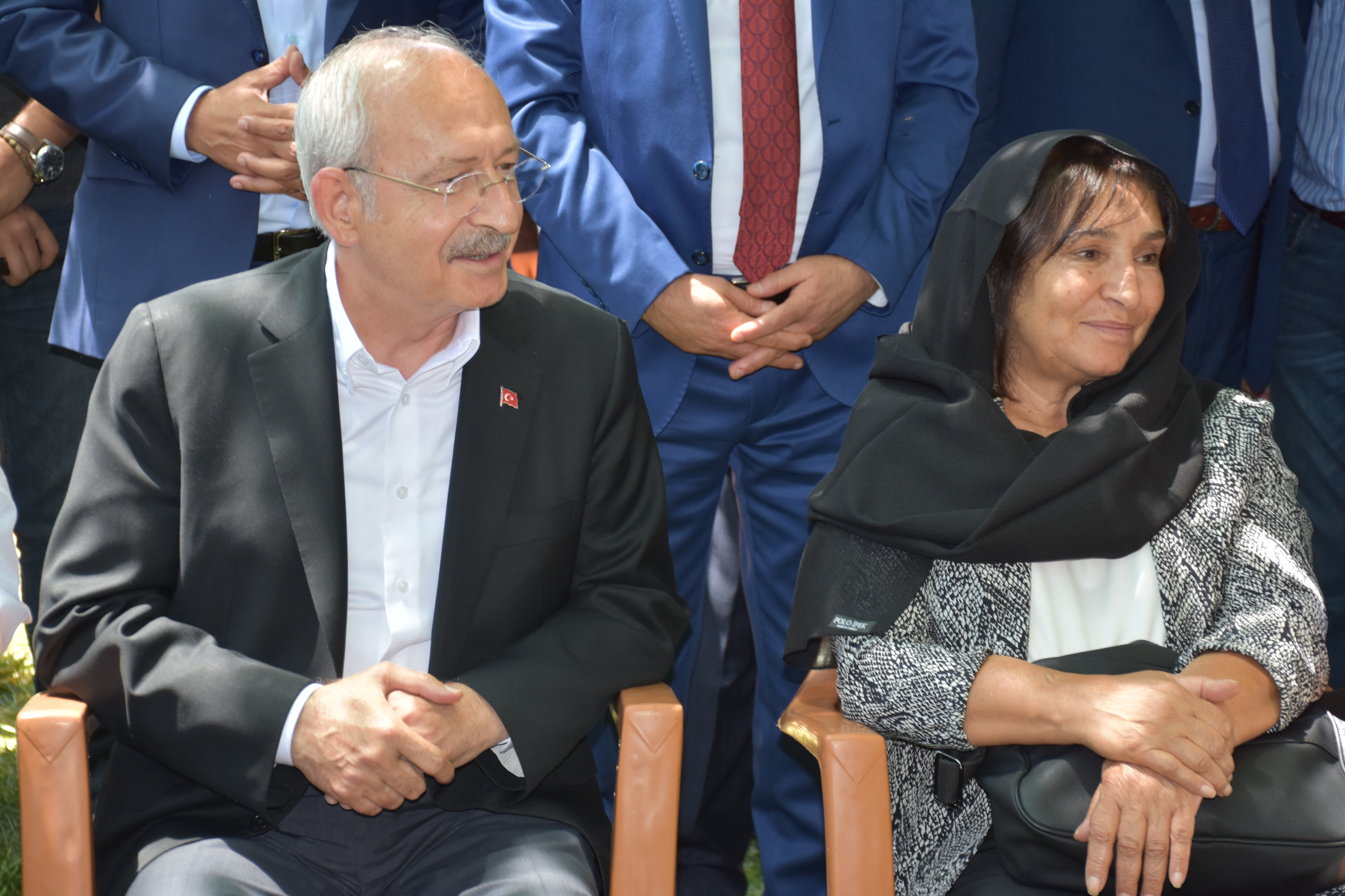 Kemal Kılıçdaroğlu Roboskî aileleri ile beraber