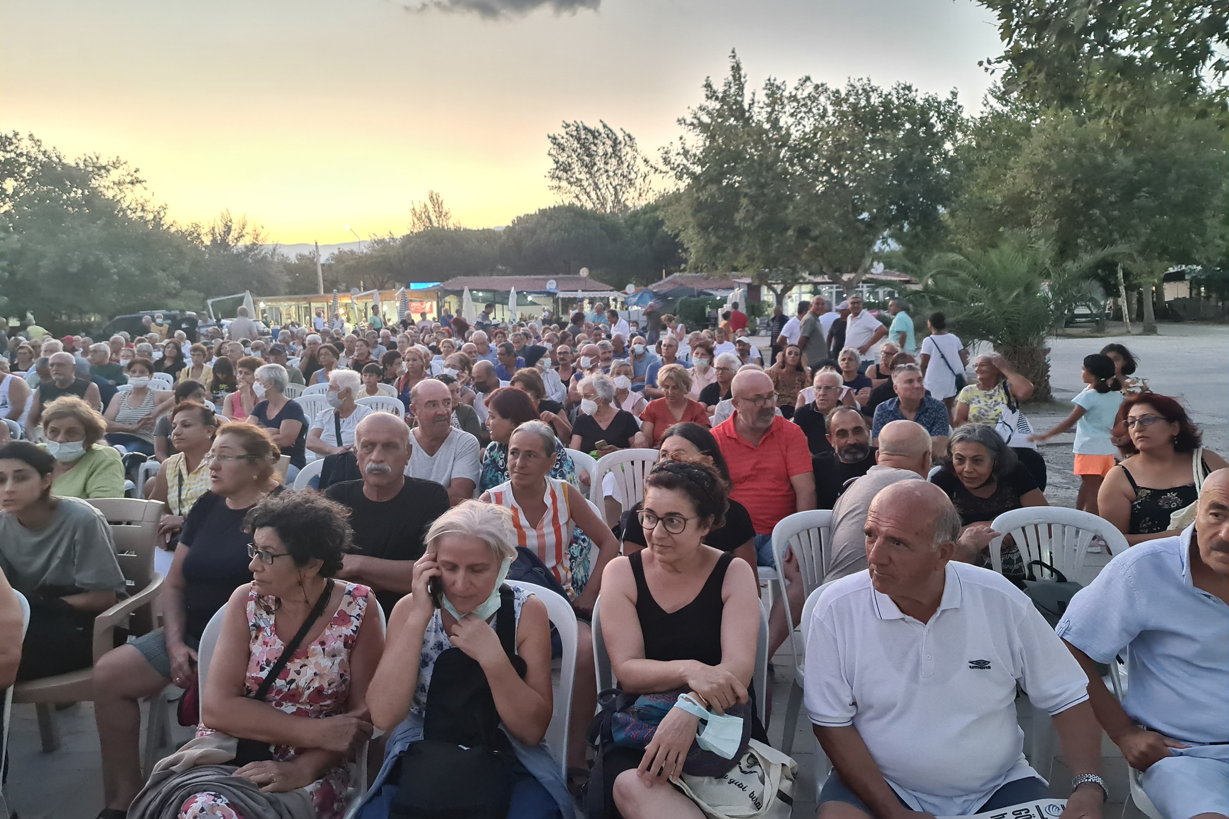 kalabalık insan topluluğu