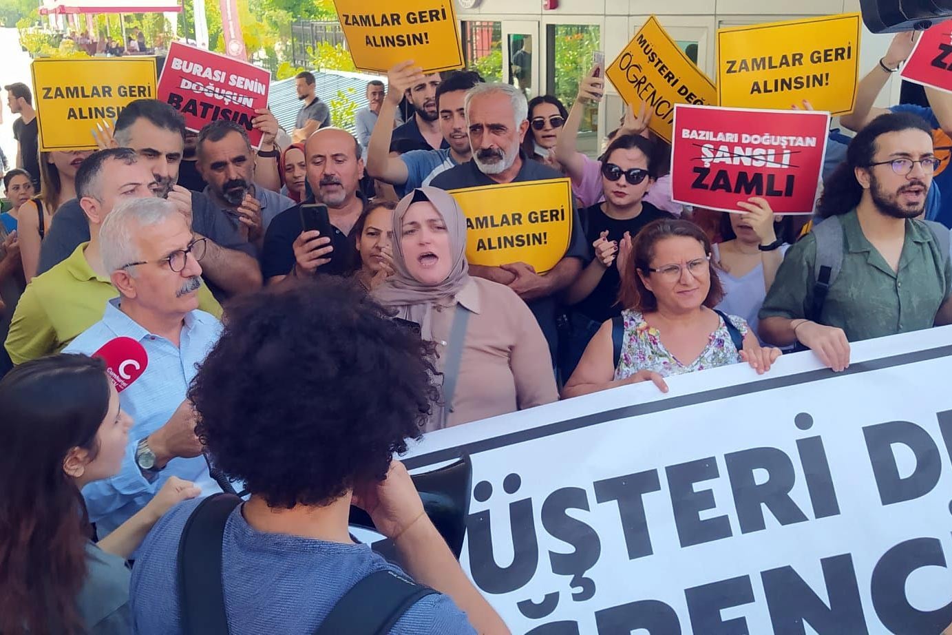 Doğuş Üniversitesi öğrenci ve velileri