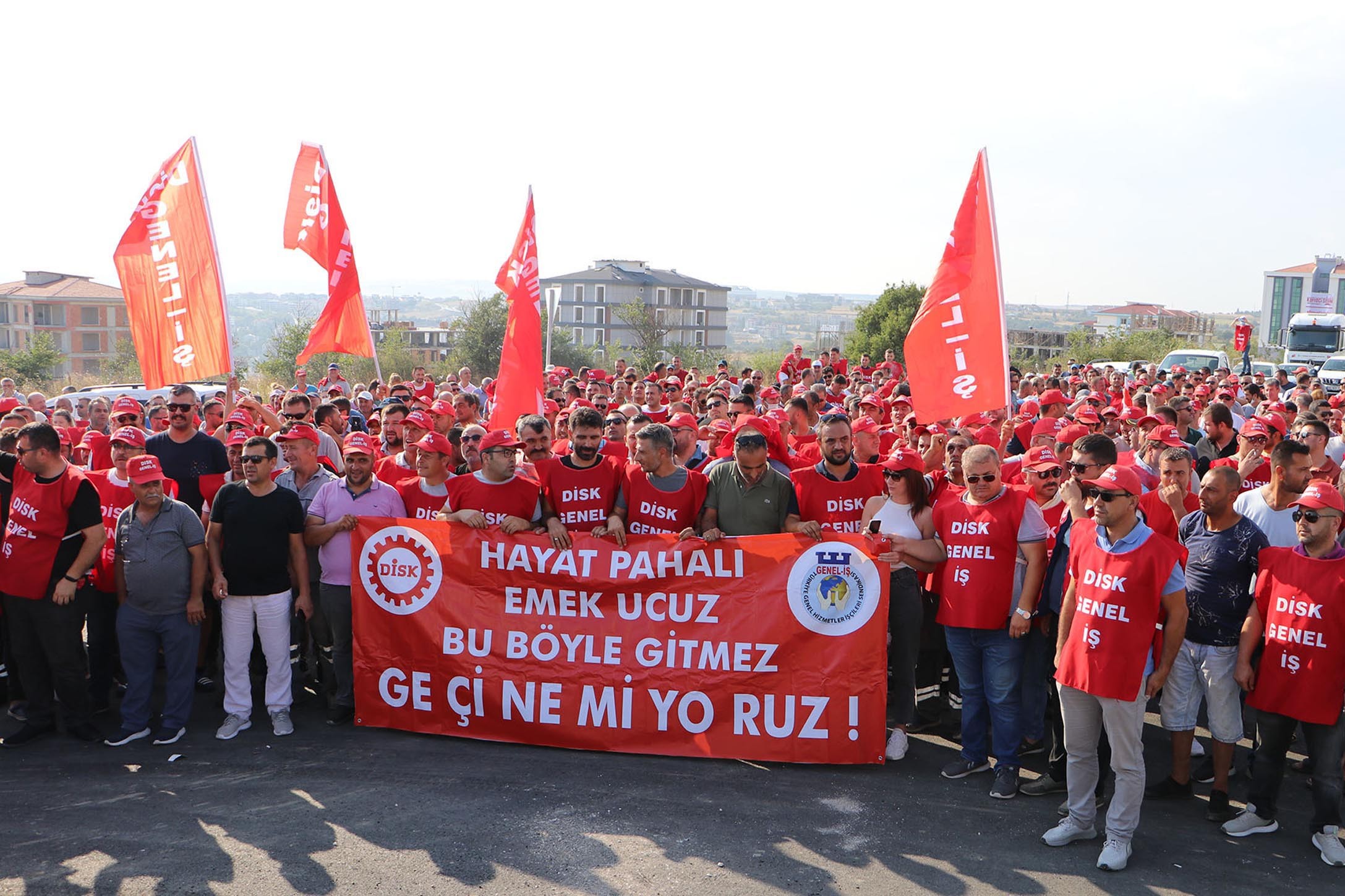 TEKİRDAĞ Büyükşehir Belediyesi işçileri eylem yaptı