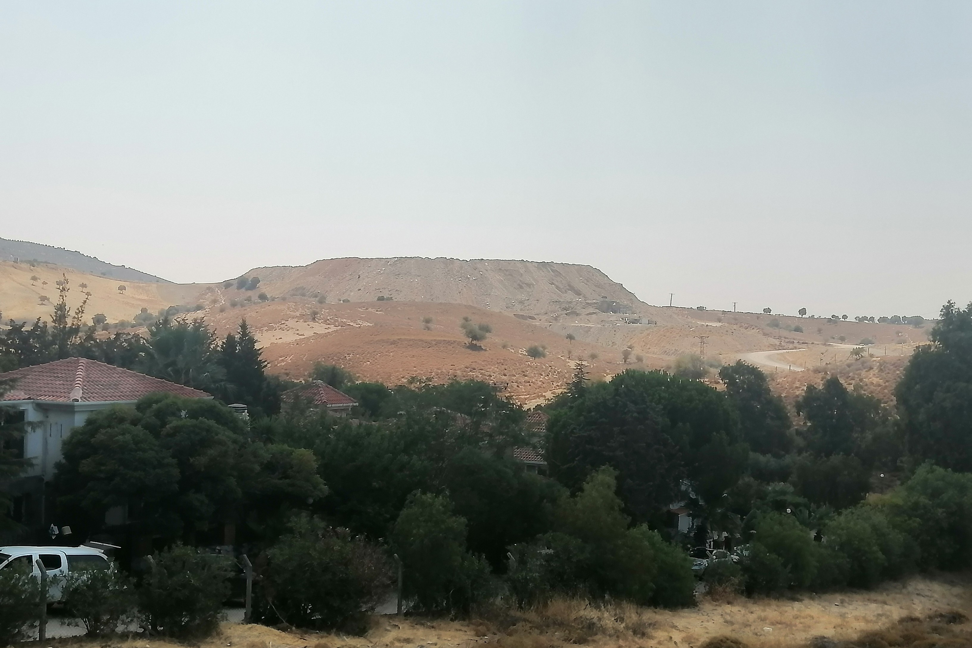 Bu tepe atık tepe | Güzelbahçe'deki tesis çevre ve insan sağlığını tehdit ediyor