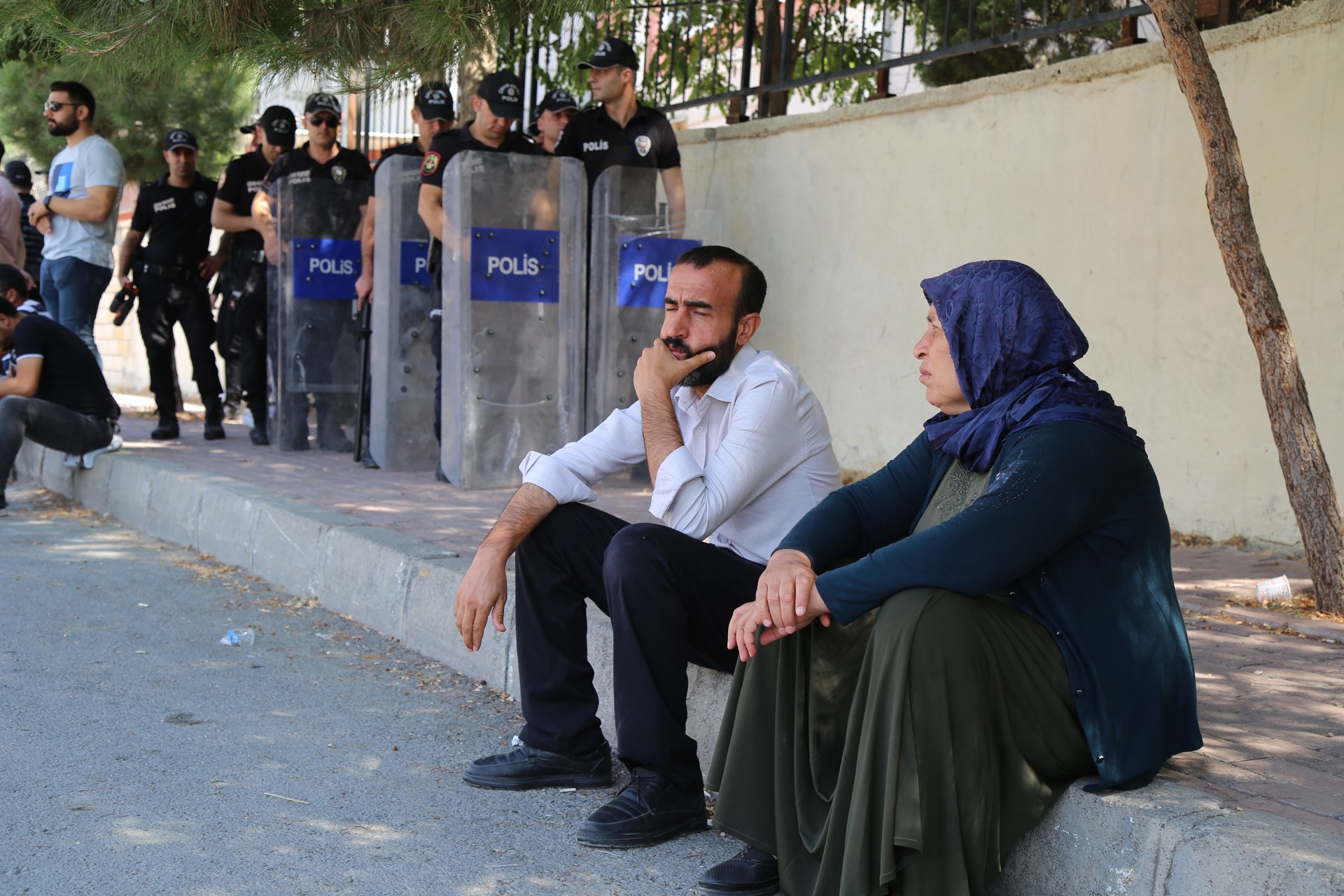 Şenyaşar ailesi adalet nöbetlerini sürdürürken.