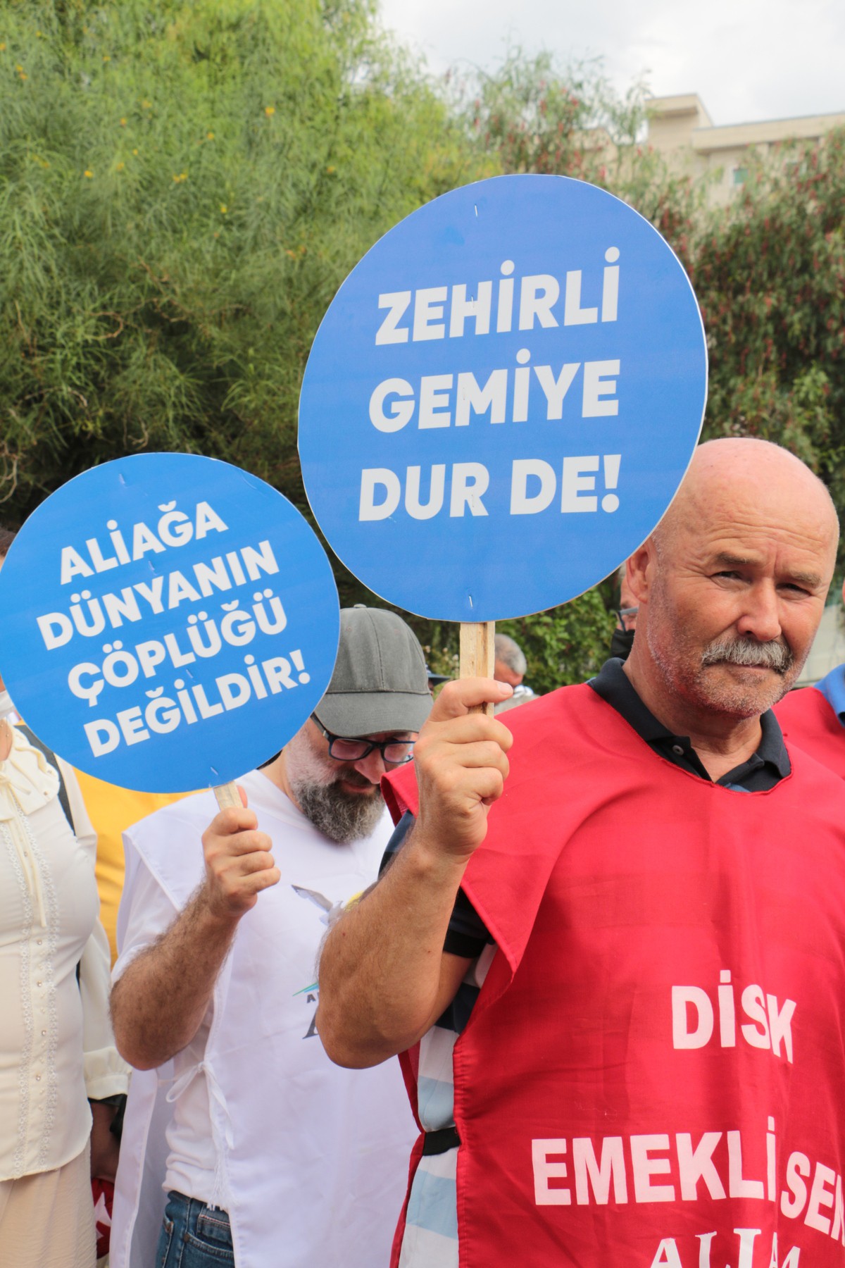 zehirli gemiye dur de yazılı döviz 