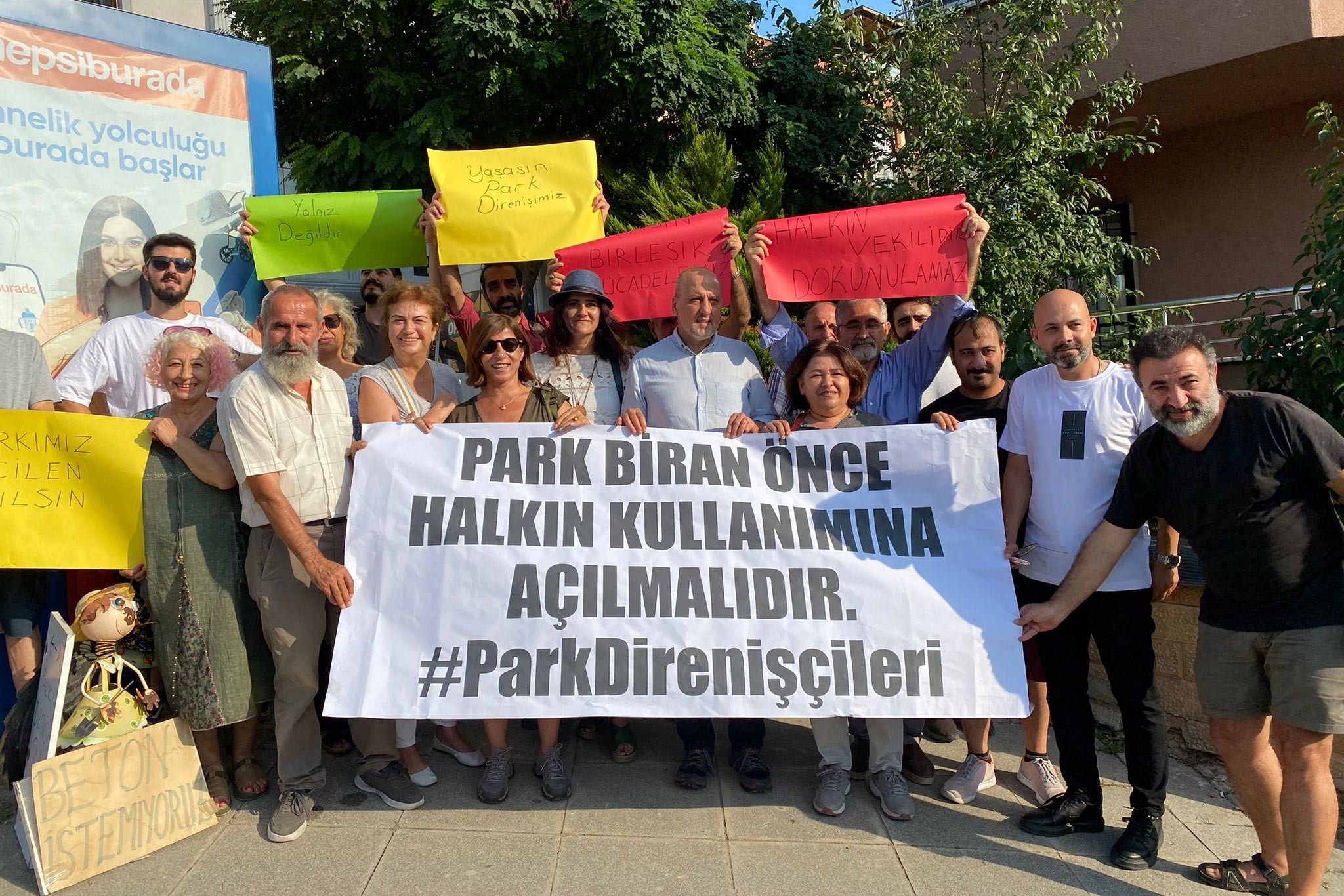 Ahmet Şık park direnişinde