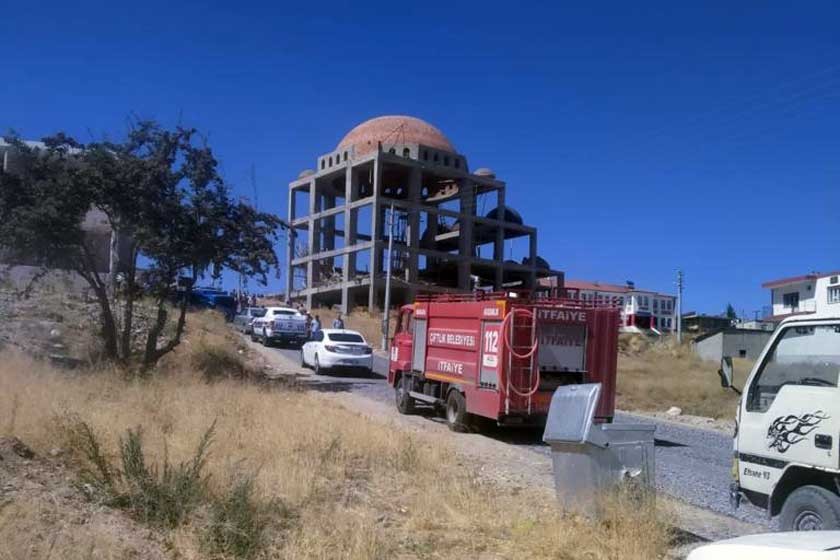 İskelenin çöktüğü cami inşaatı