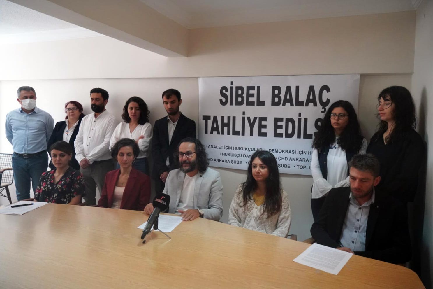 Sibel Balaç için basın açıklaması yapan hukukçular