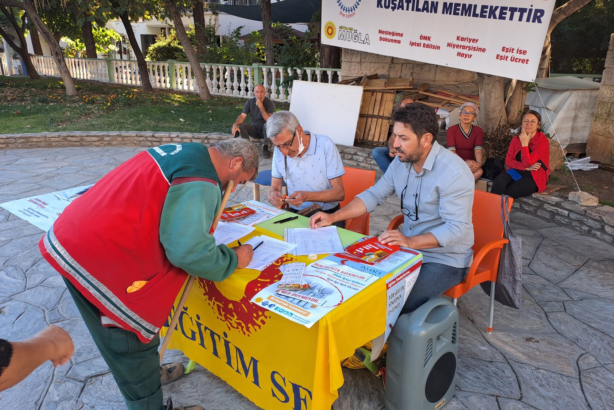 Muğla'da Eğitim Sen'li öğretmenlerin açıklaması