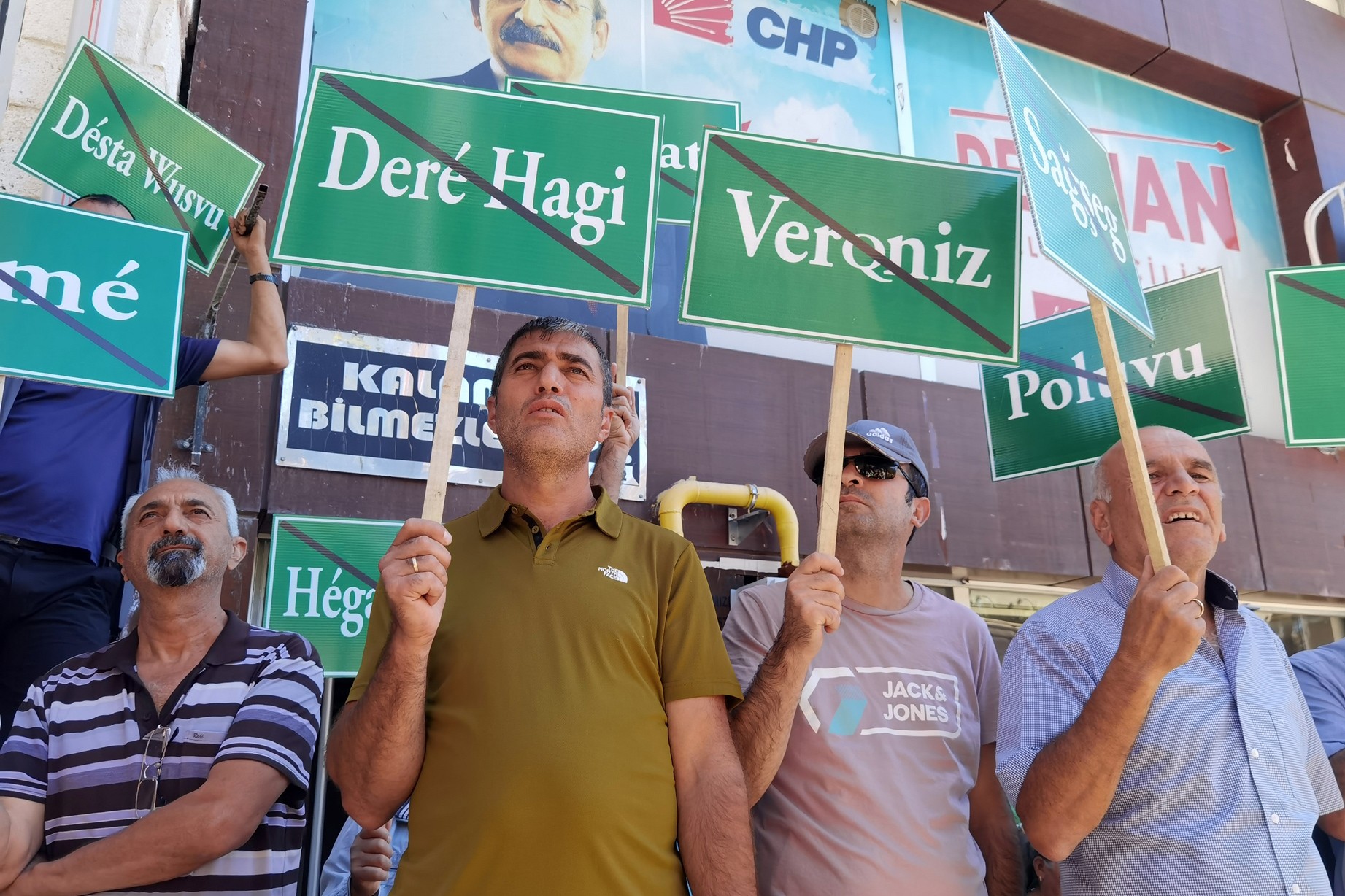 Dersim'de yurttaşlar katı atık tesisini protesto etti