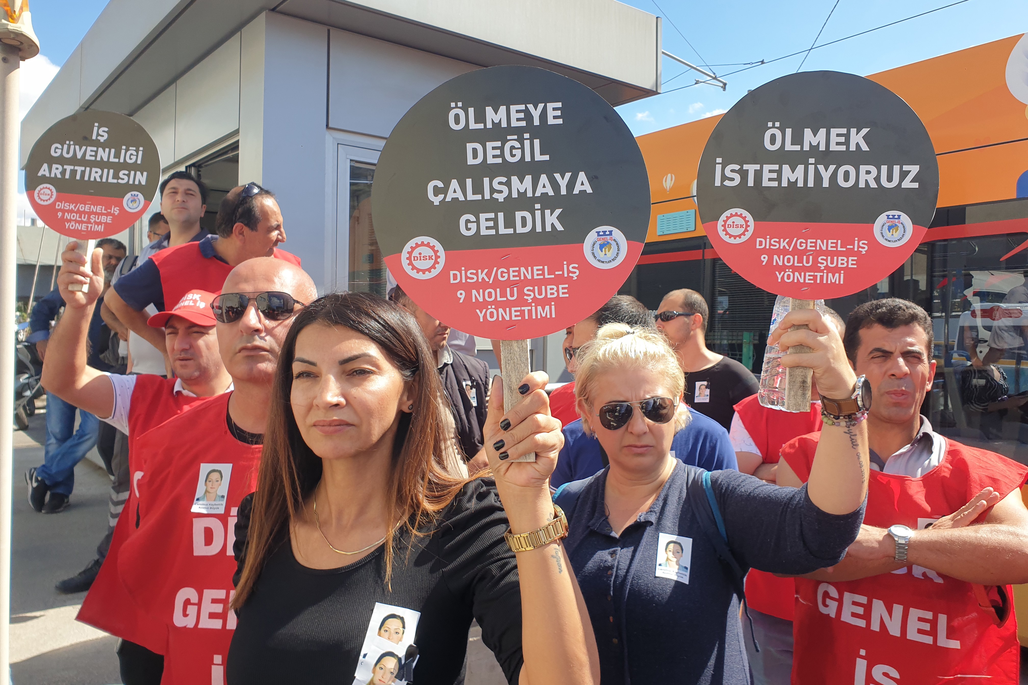 Genel-İş İzmir 9 No’lu Şube üyeleri açıklama yaptı