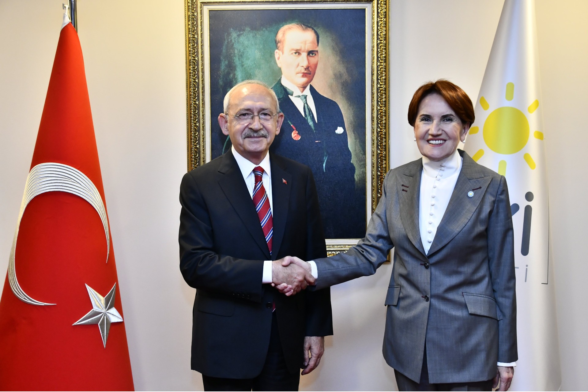 Meral Akşener (sağda), Kemal Kılıçdaroğlu (solda) 