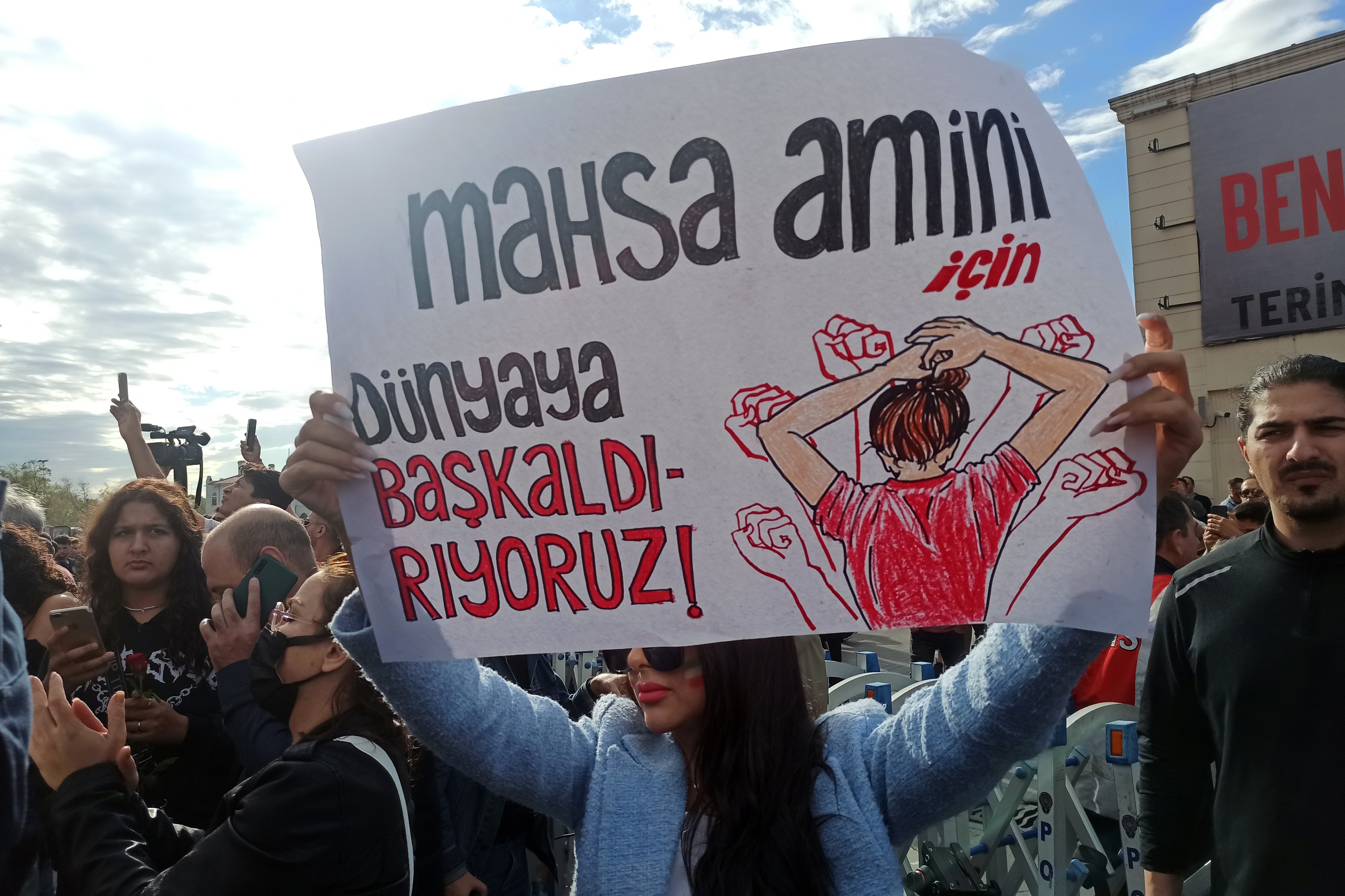 Mahsa Amini için Kadıköy'de düzenlenen eylemden bir fotoğraf.