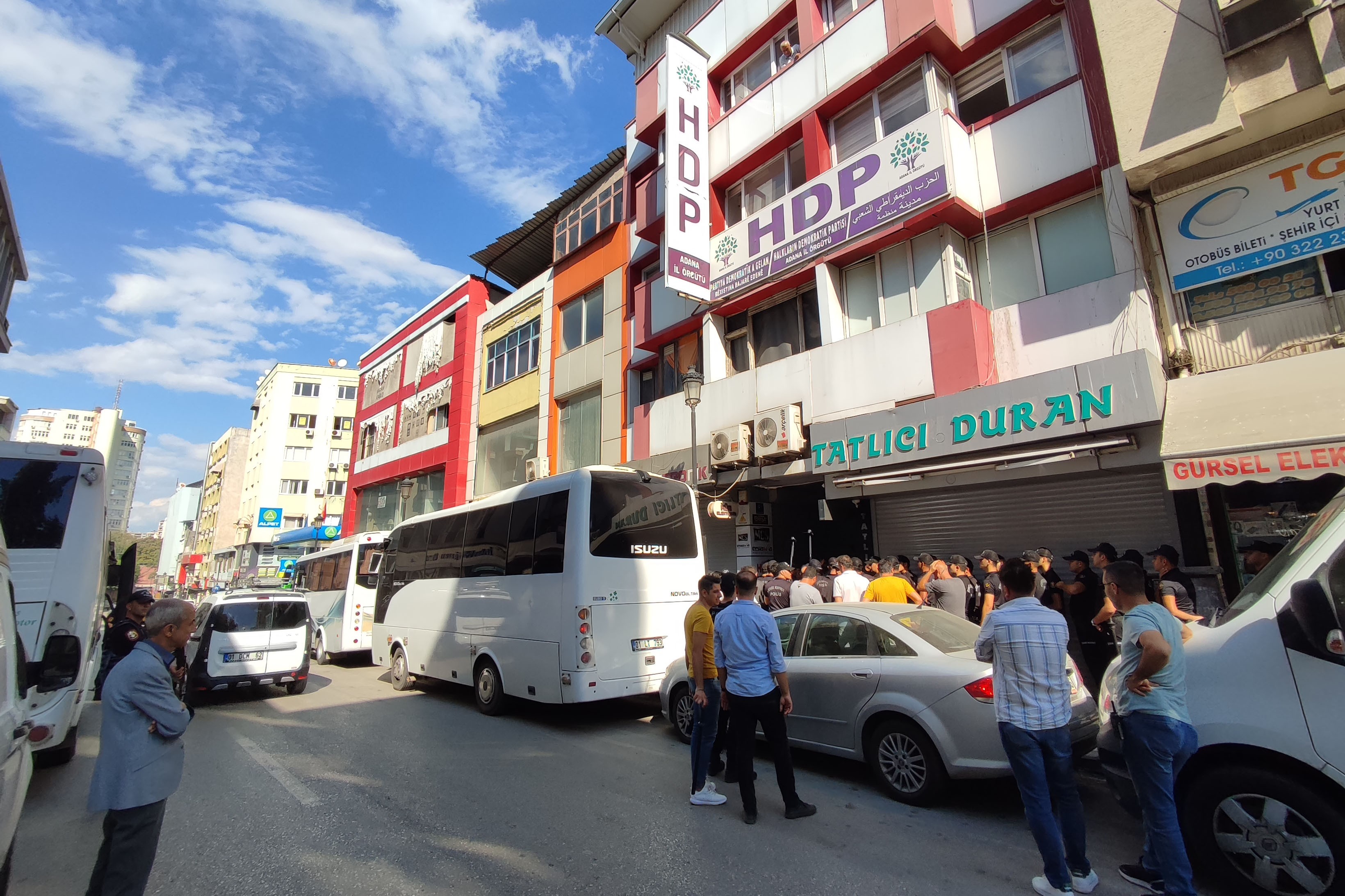 HDP Adana il binası polis ablukasında