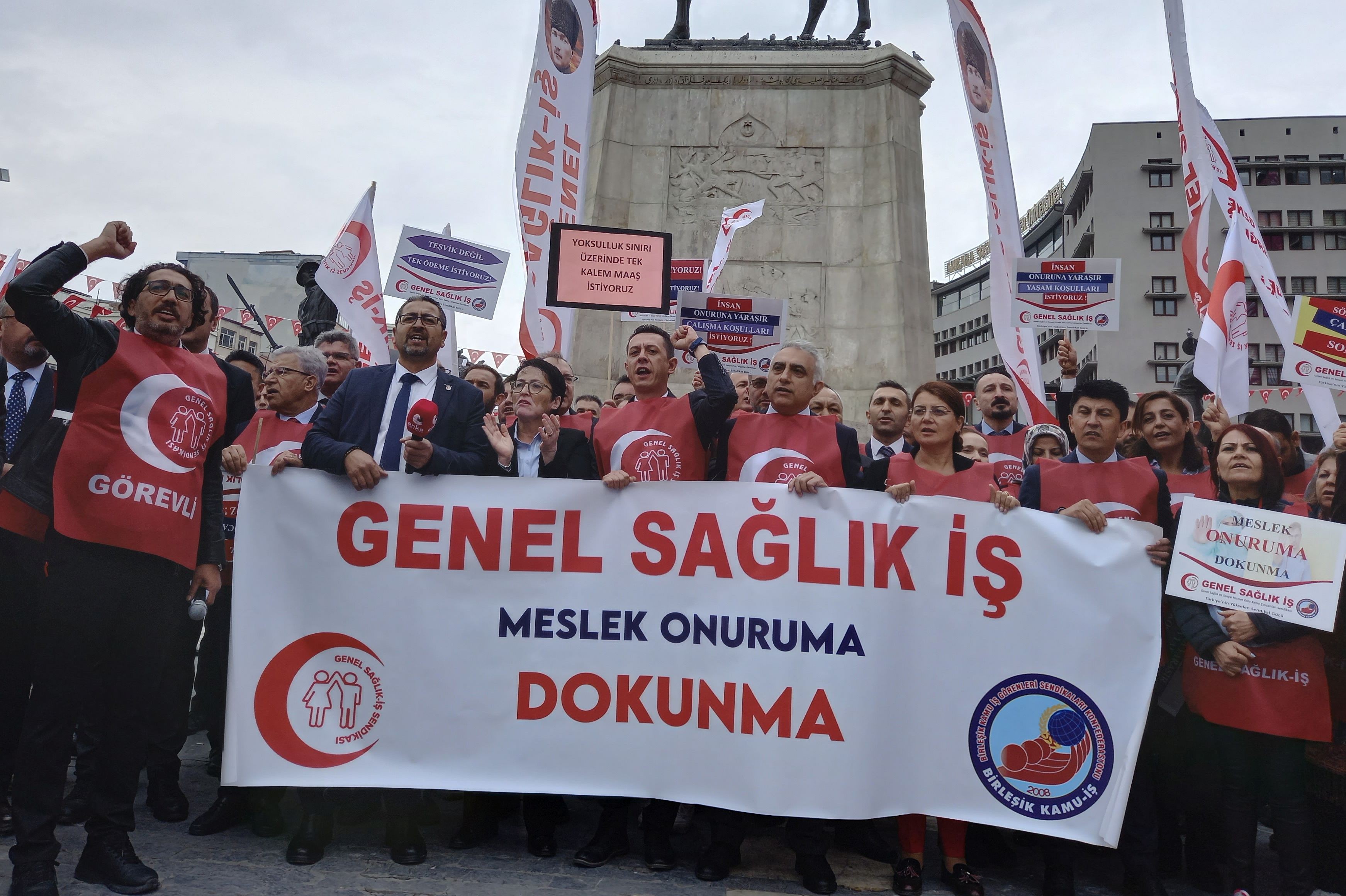 eylem yapan sağlık çalışanları