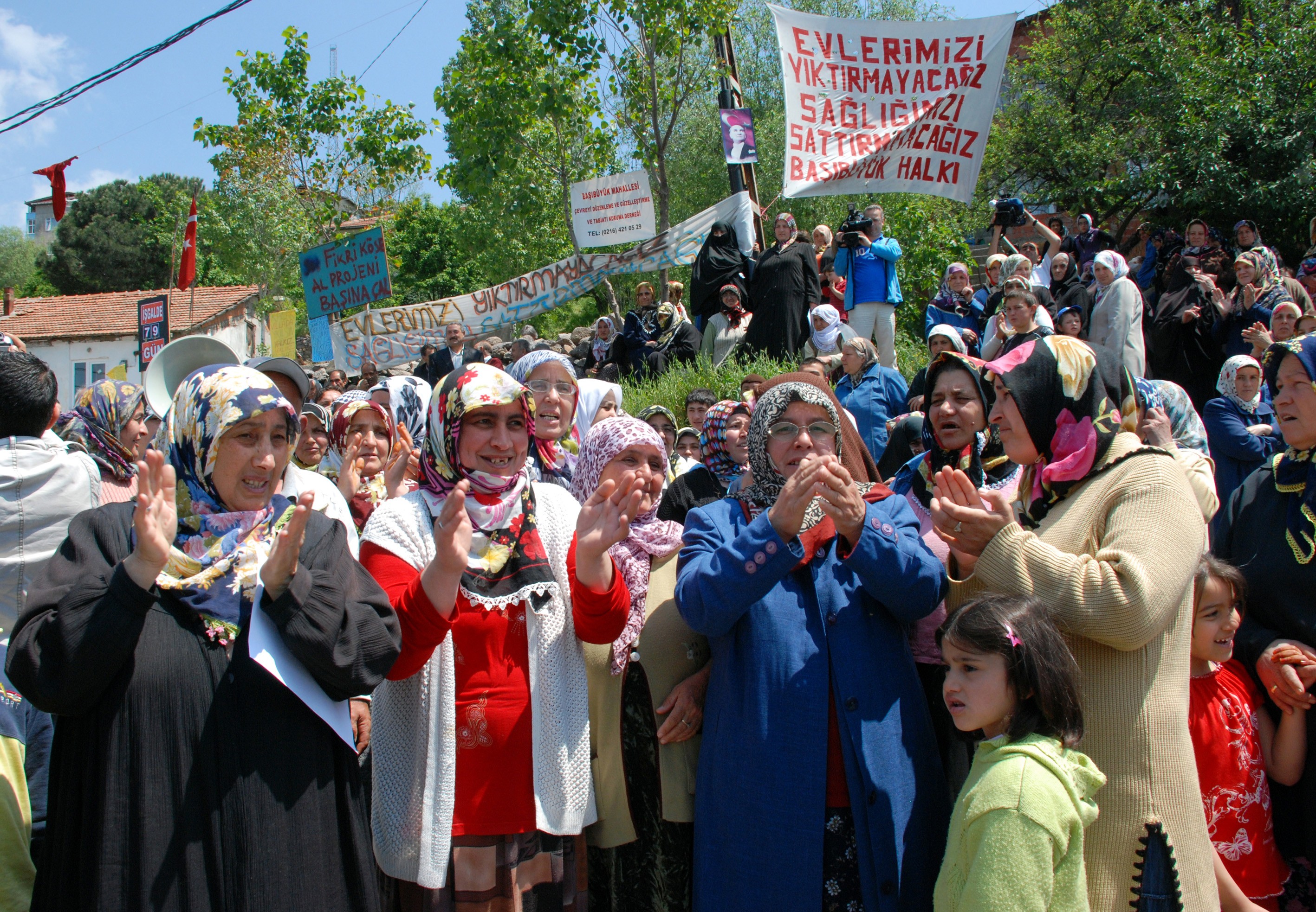 Maltepe Başıbüyük Mahallesi'nde kentsel dönüşüme direnen kadınlar