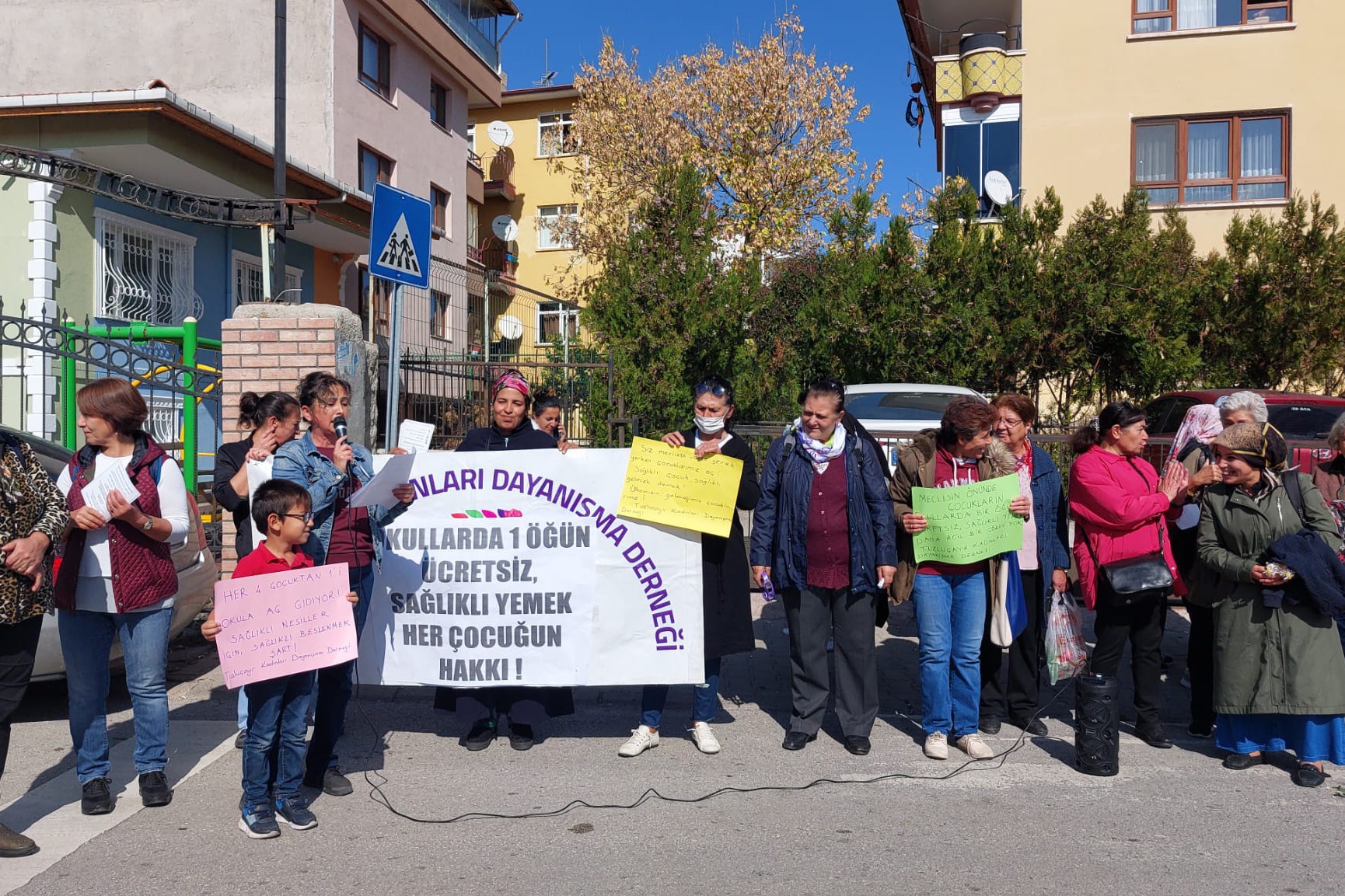 Tuzluçayır ilkokul önünde 1 öğün ücretsiz yemek eylemi 