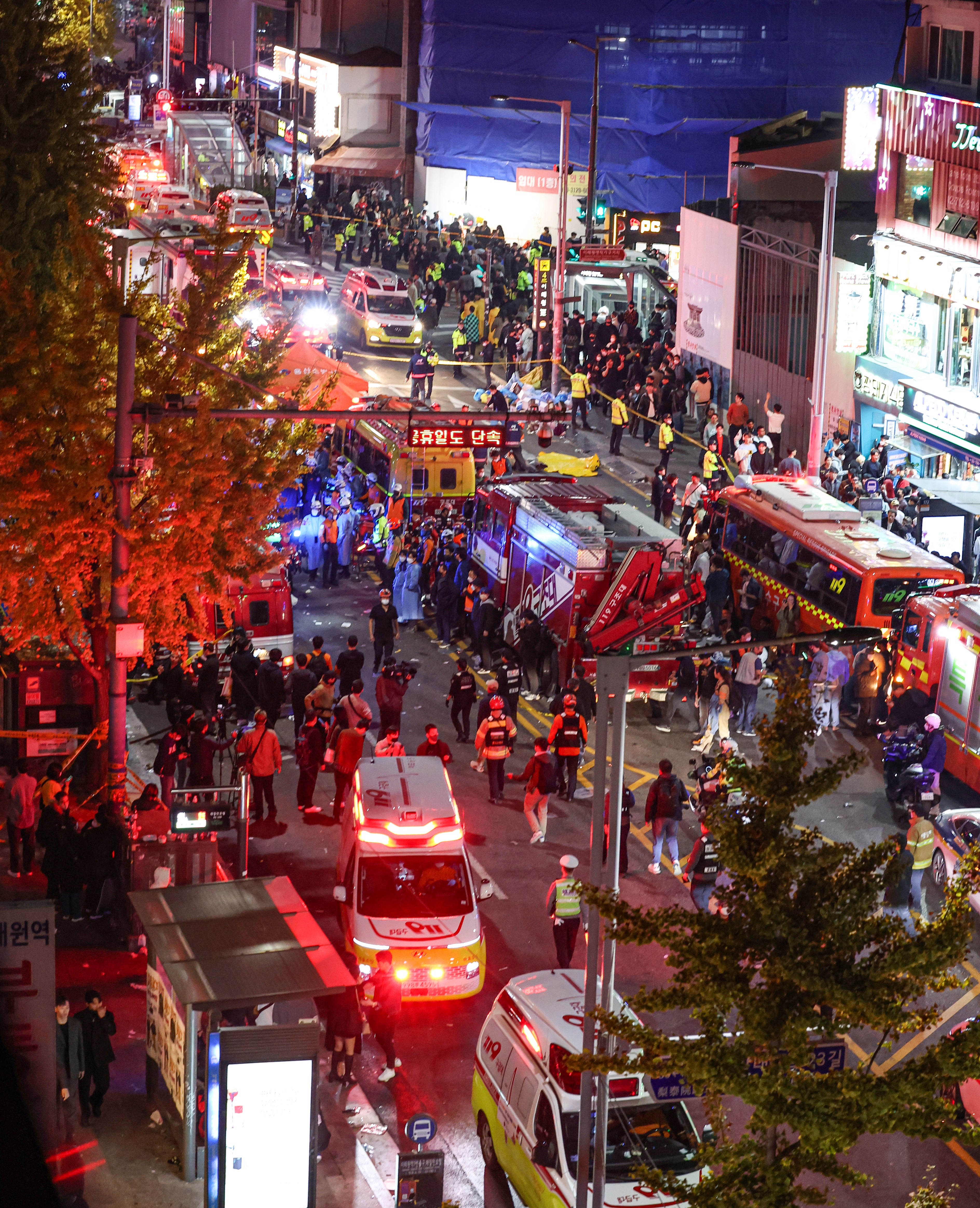 Güney Kore'de izdihamın yaşandığı sokaklar