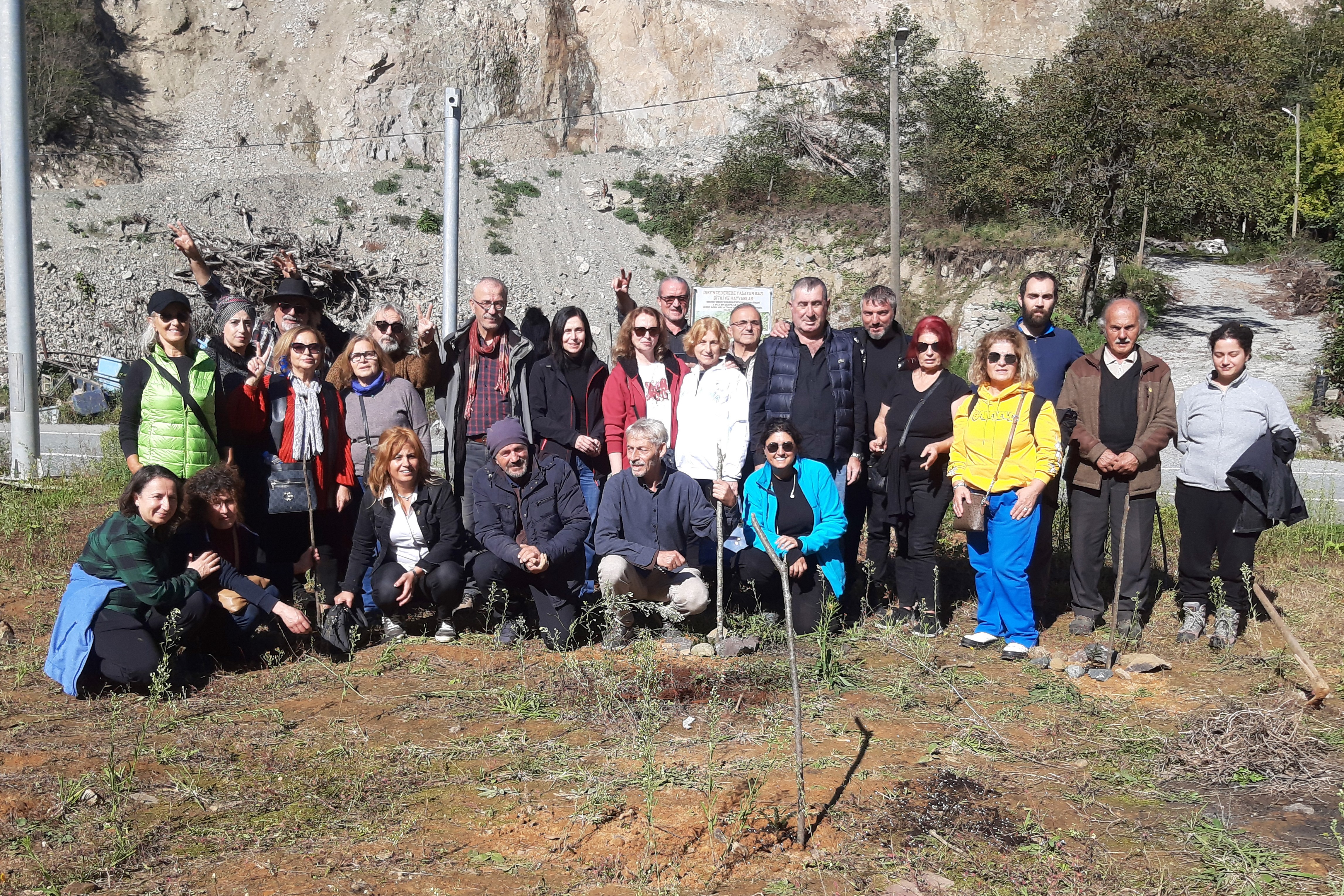 İkizdere'de doğa katliamına karşı gezinin ikinci gününde Metin Göktepe için fide dikildi