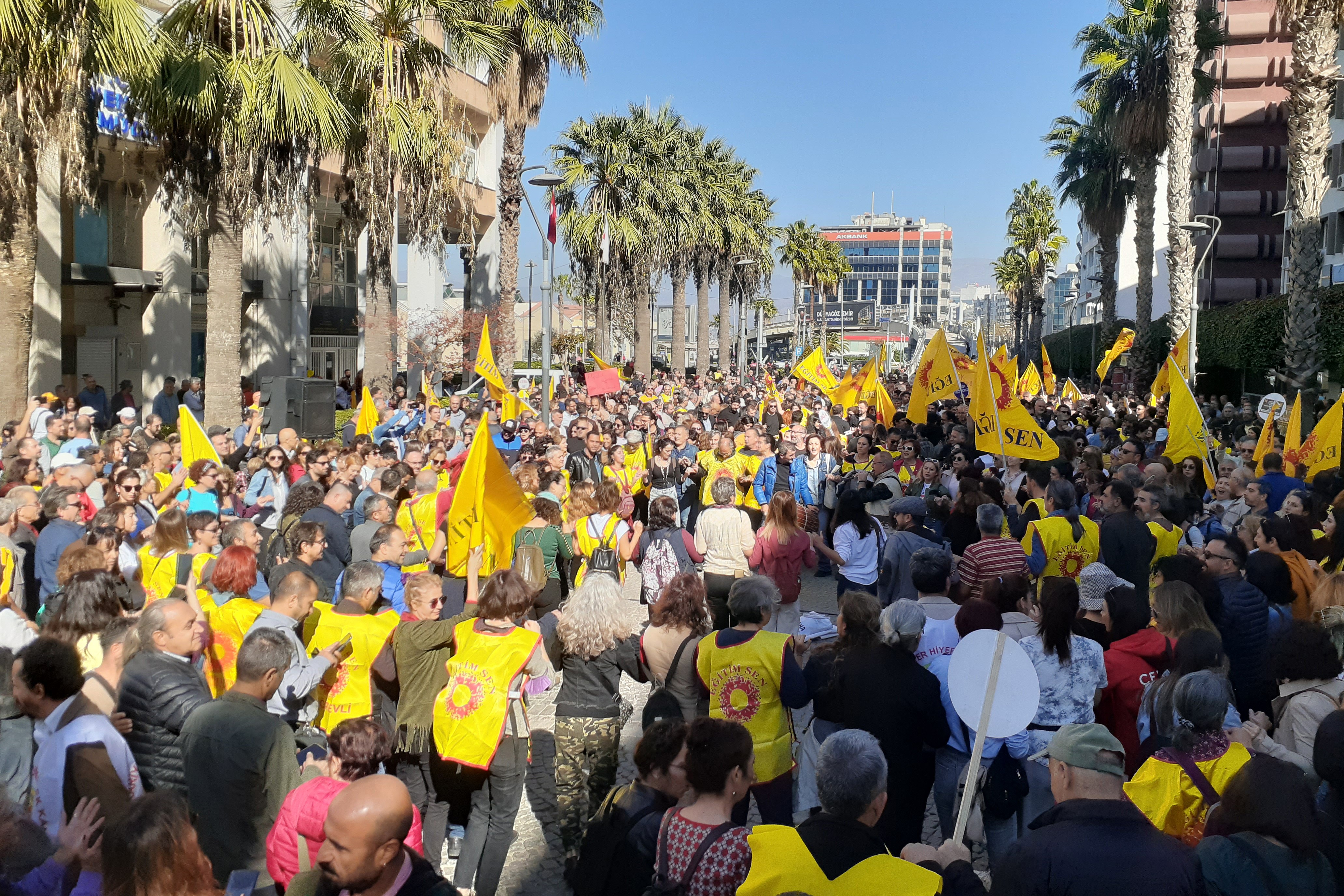 İzmir Konak'ta Eğitim Sen'in eylemi