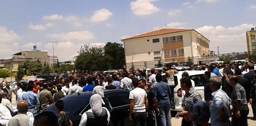 AKP Antep adayı Şimşek protesto edildi