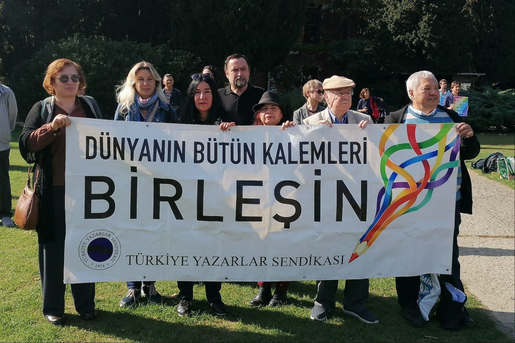 TYS üyeleri pankartlarıyla Boğaziçi'de.