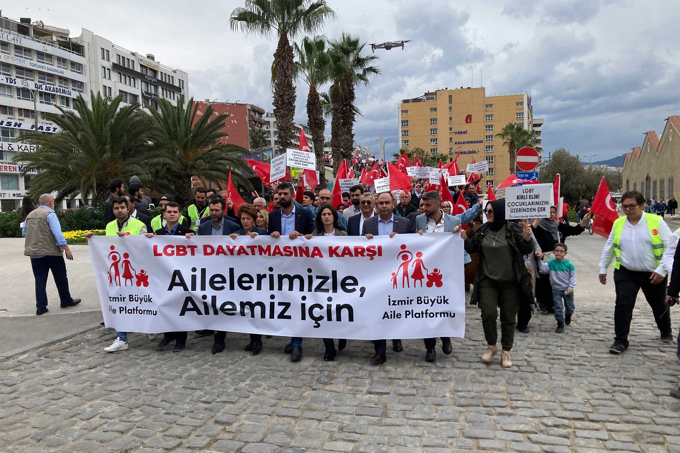 İzmir'deki LGBTİ karşıtı miting