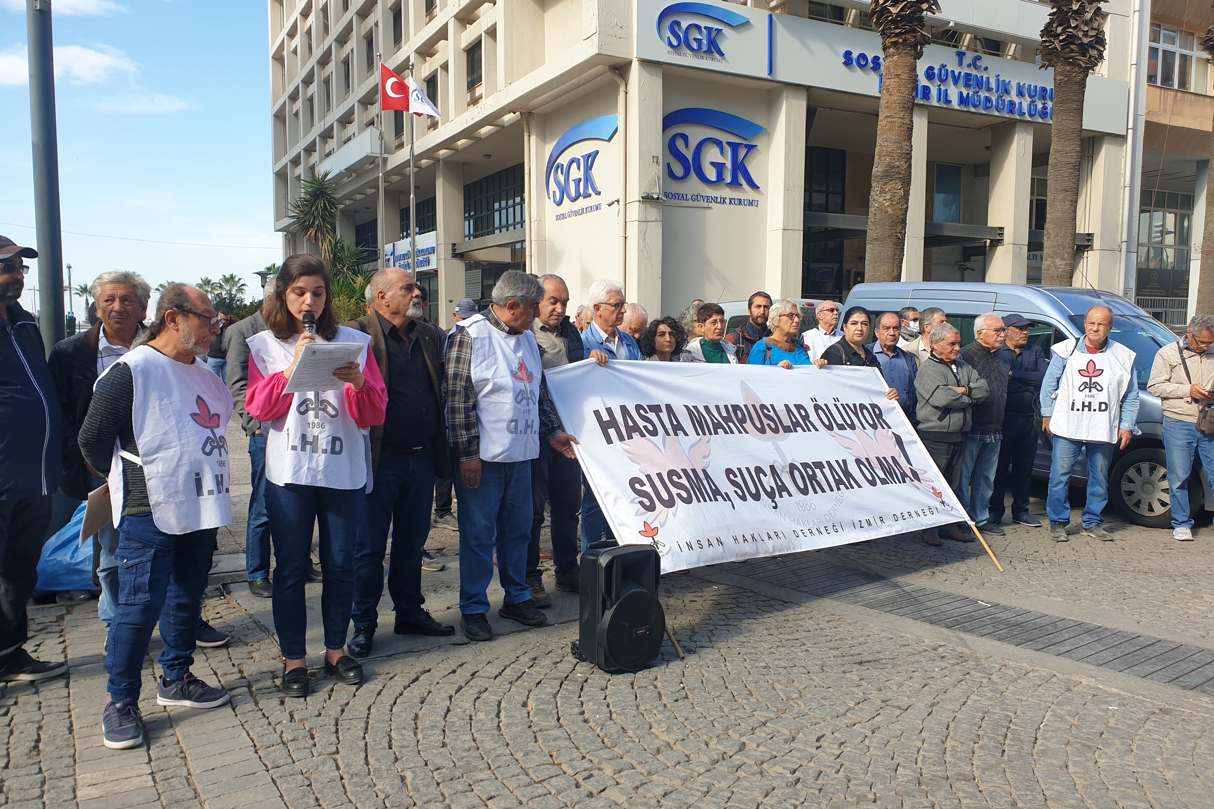 İHD İzmir şubesi cezaevleri hak ihlali açıklaması