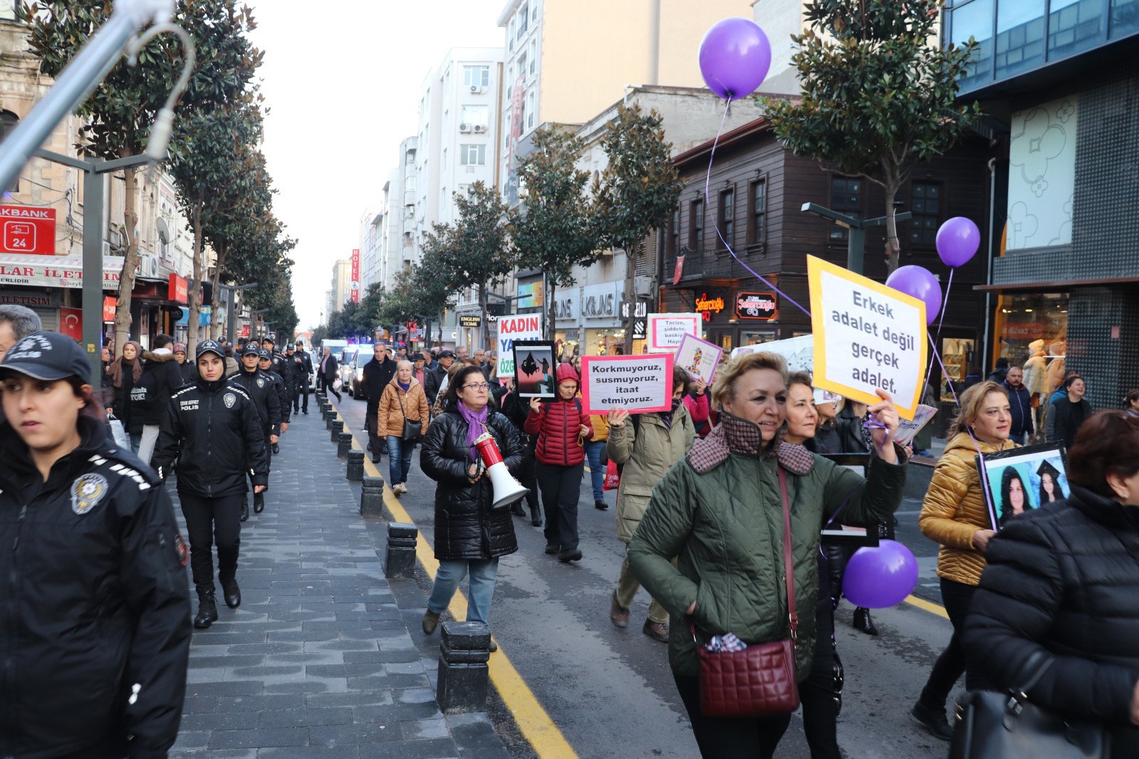 Balıkesir'de 25 Kasım yürüyüşü