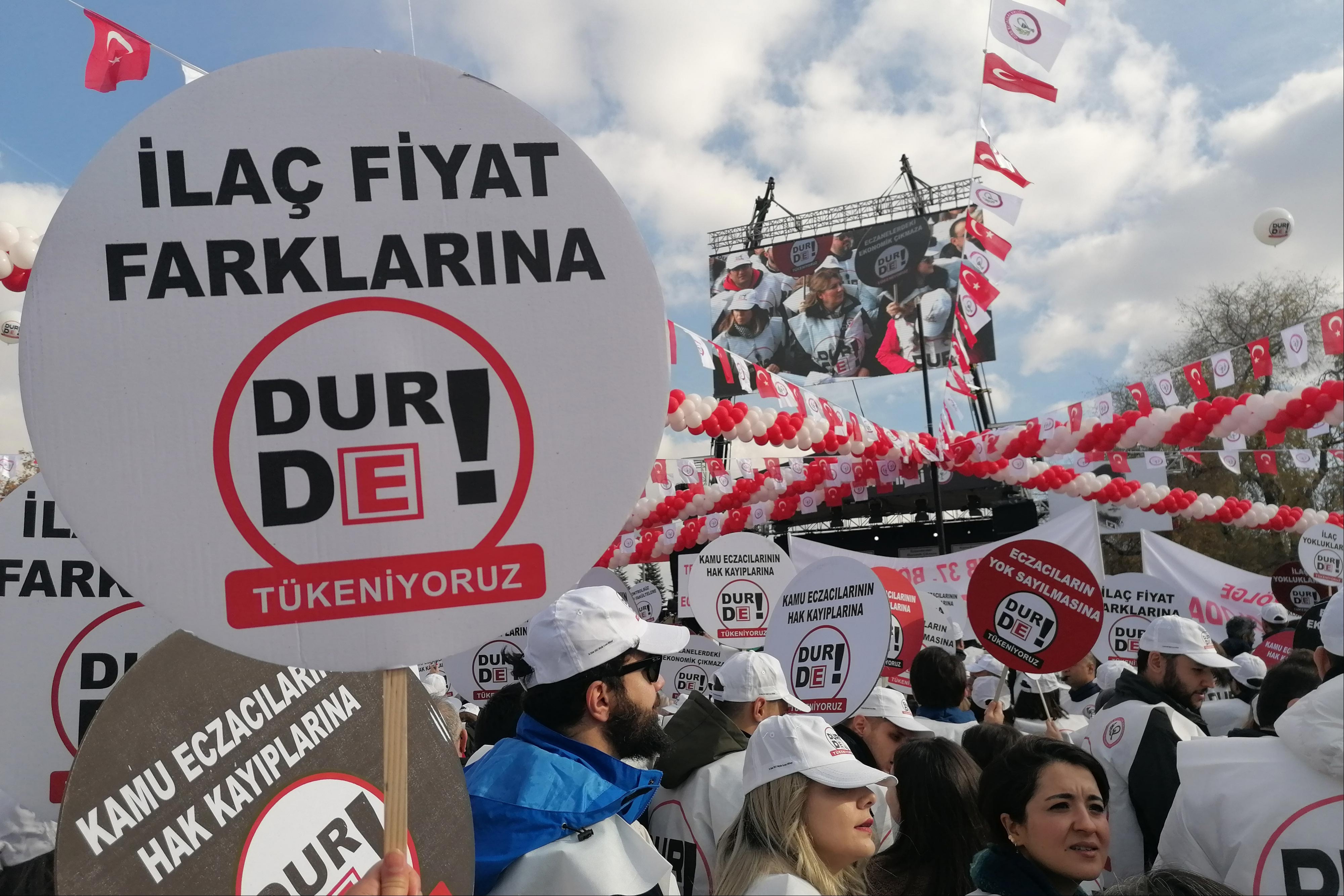 Ankara'da gerçekleştirilen Büyük Eczacı Mitingi'nden bir fotoğraf.