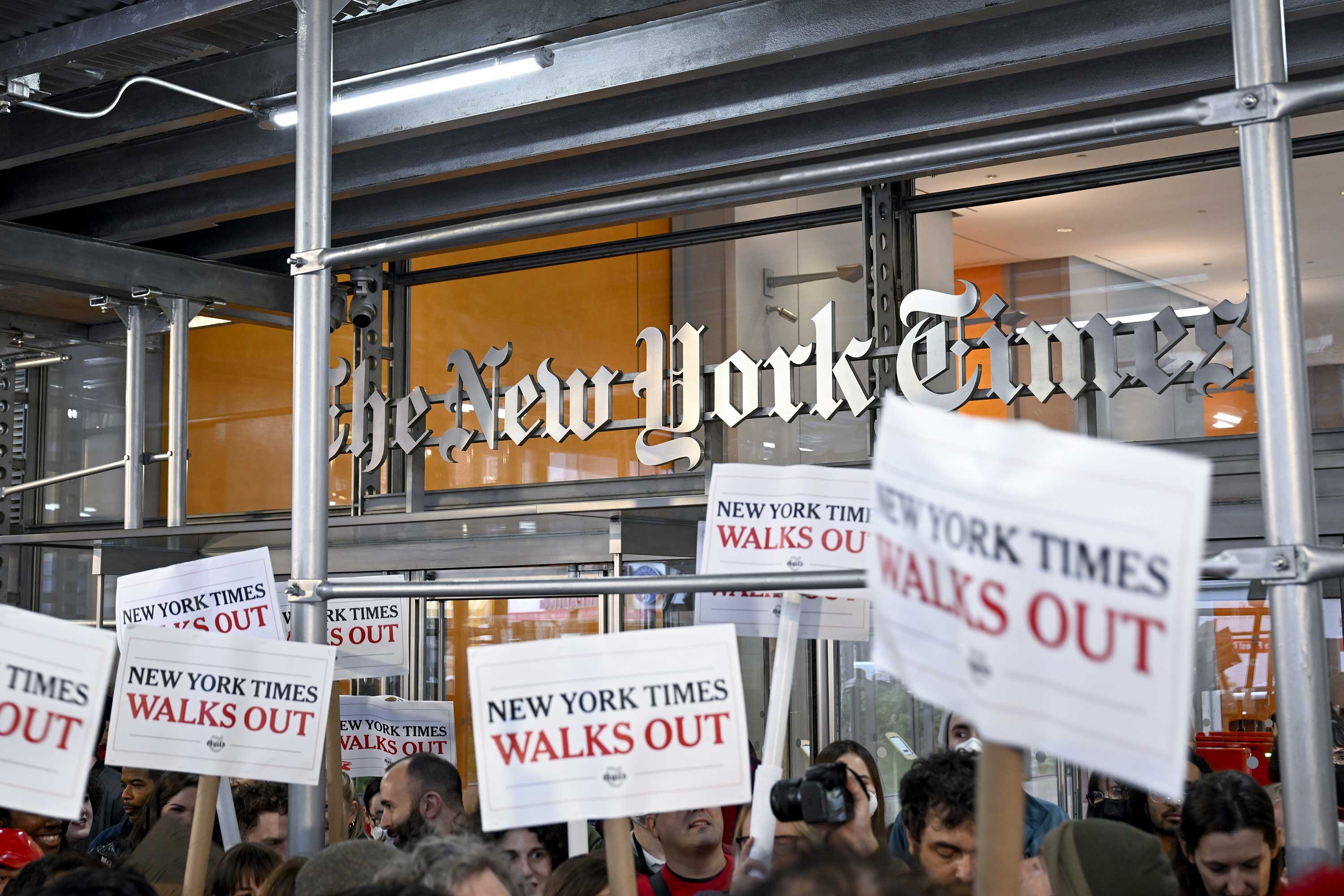 Greve çıkan New York Times çalışanları