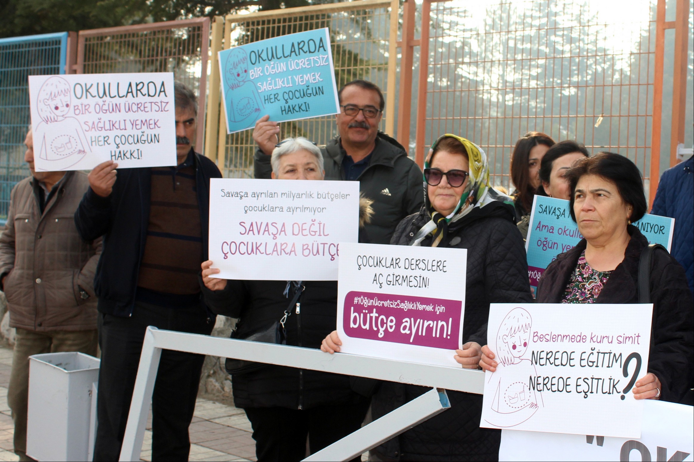 Çorumda yapılan okullarda bir öğün ücretsiz yemek talepli açıklama.