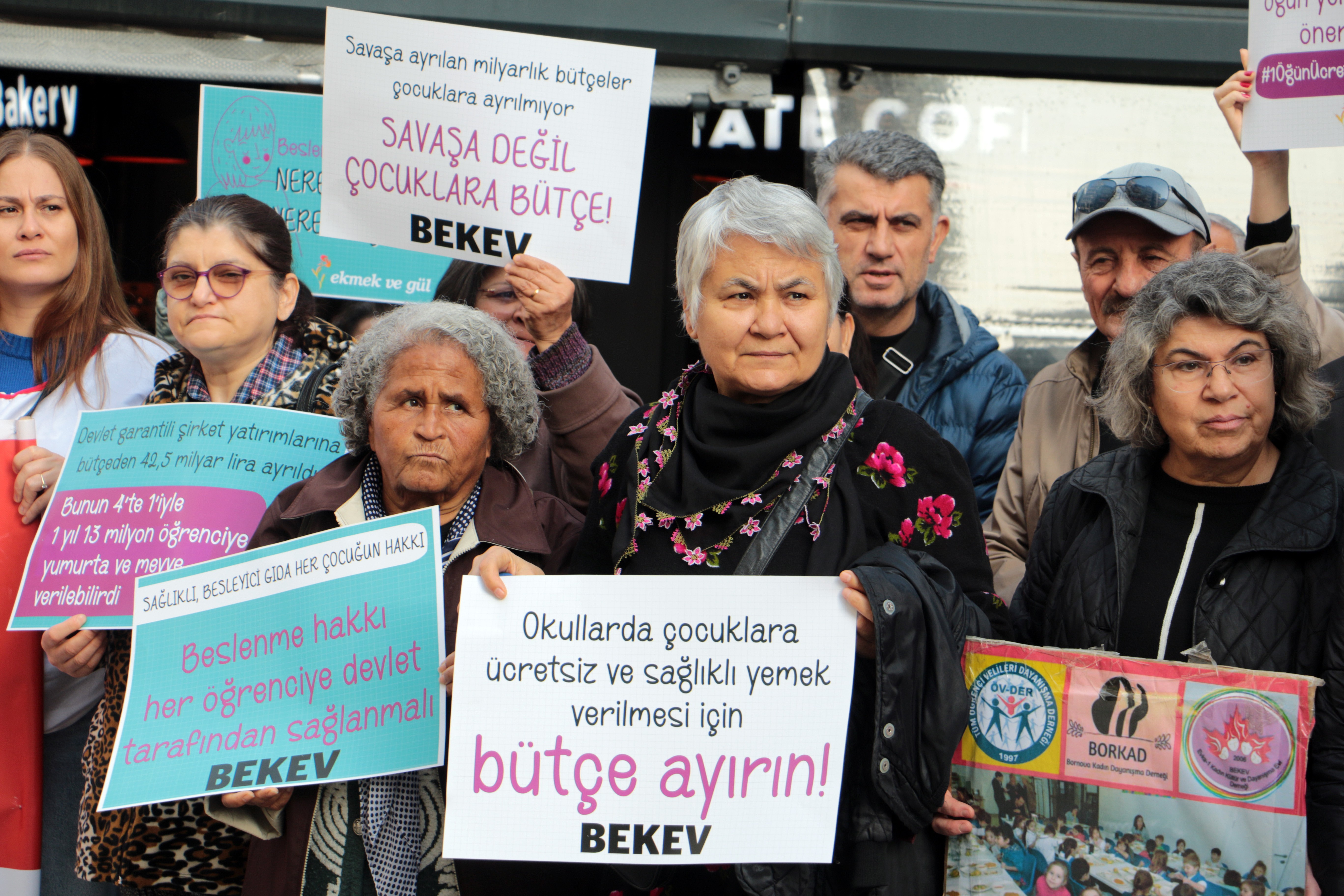 İzmir'de yapılan okullarda bir öğün ücretsiz yemek talepli açıklama.