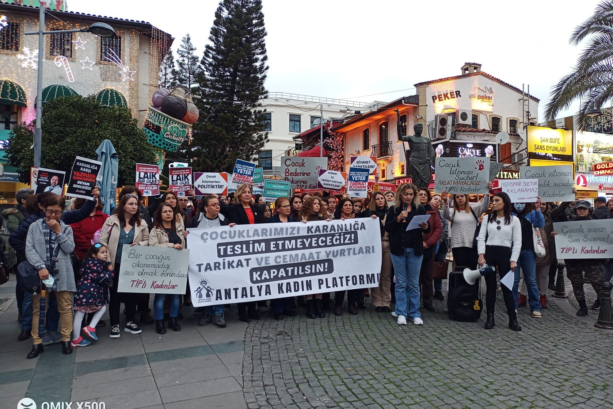 Antalya Kadın Platformu istismar protestosu