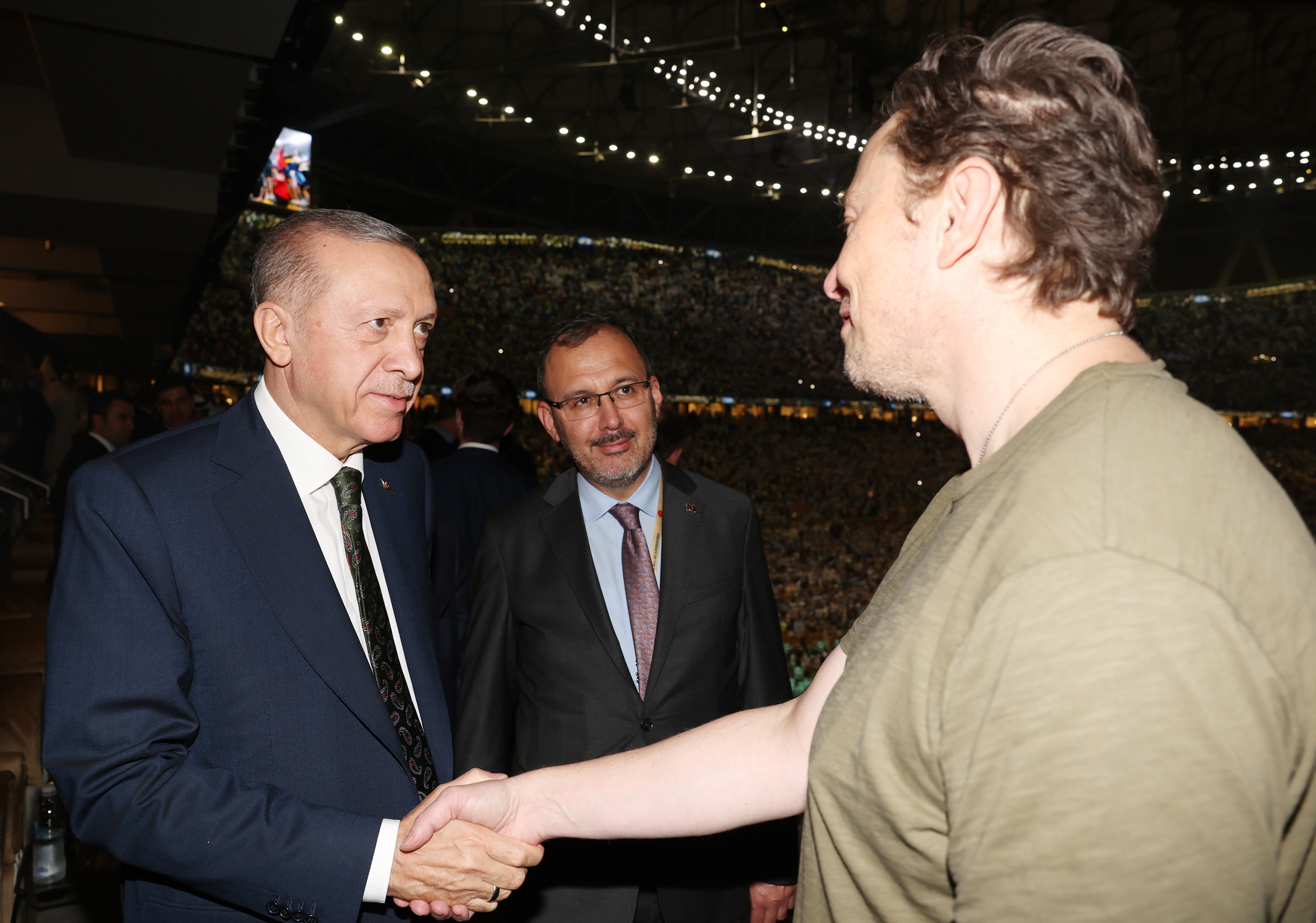 Erdoğan, Musk ile el şıkıştı