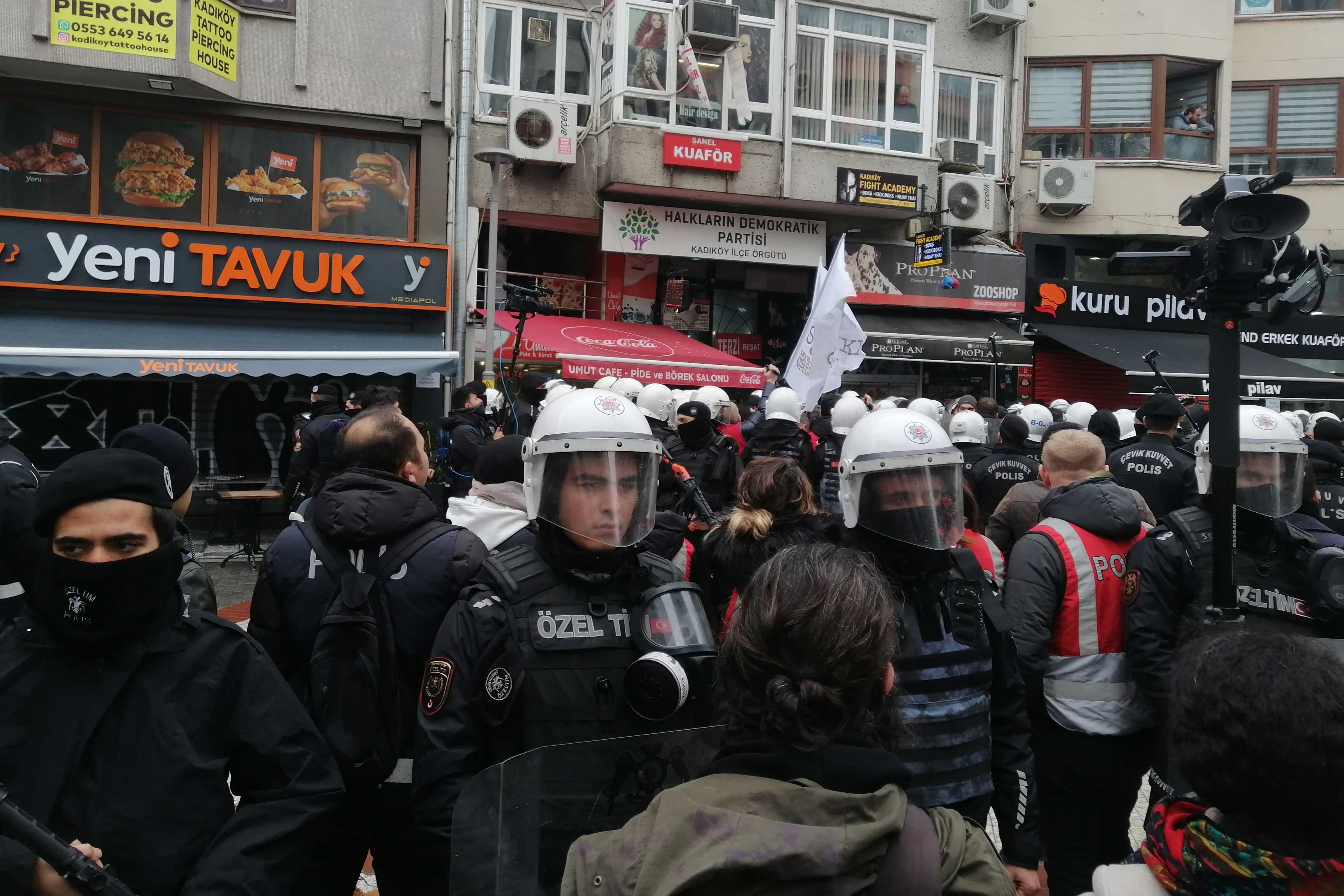 HDP'lilere polis ablukası