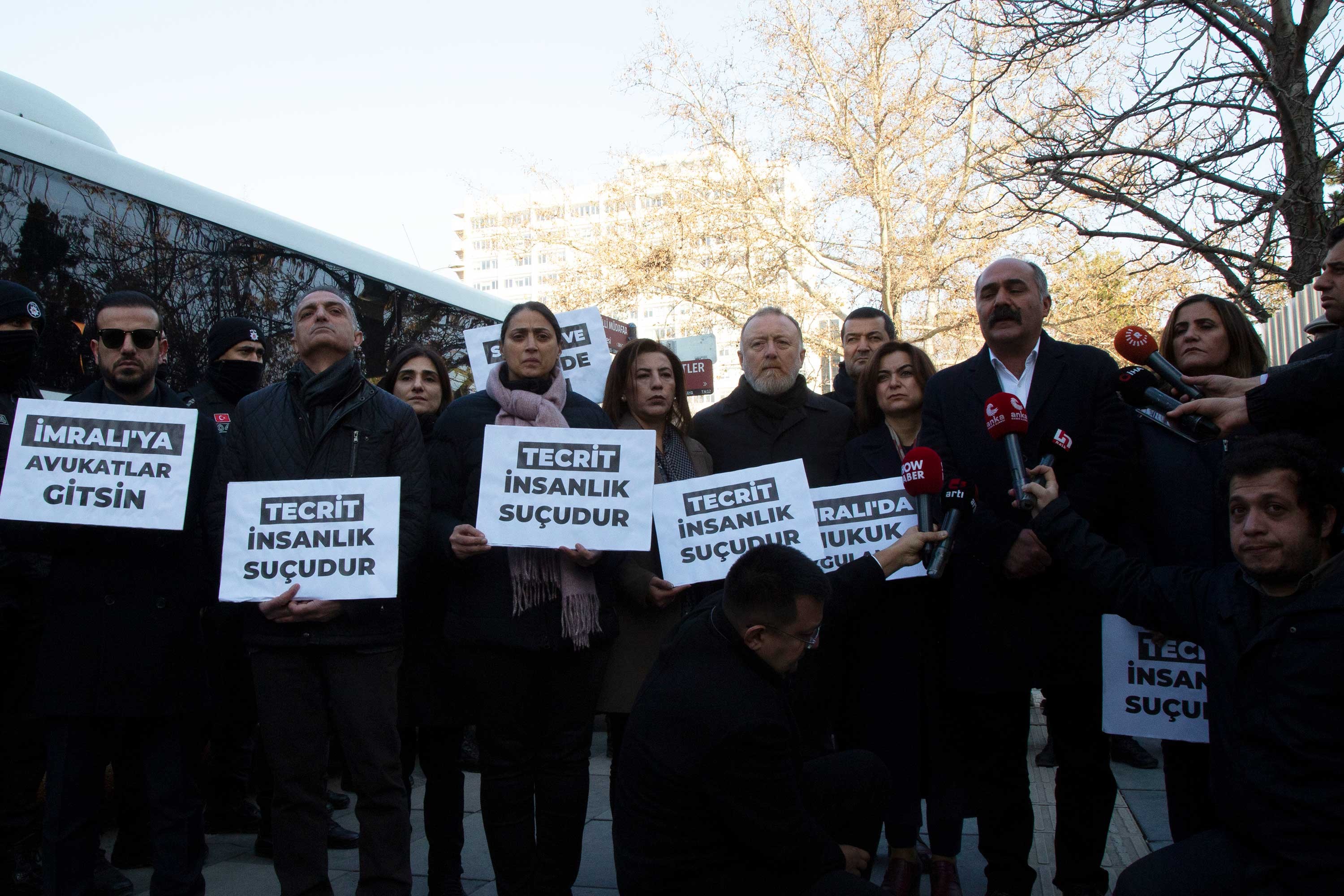 HDP'li vekiller Adalet Bakanlığı önünde