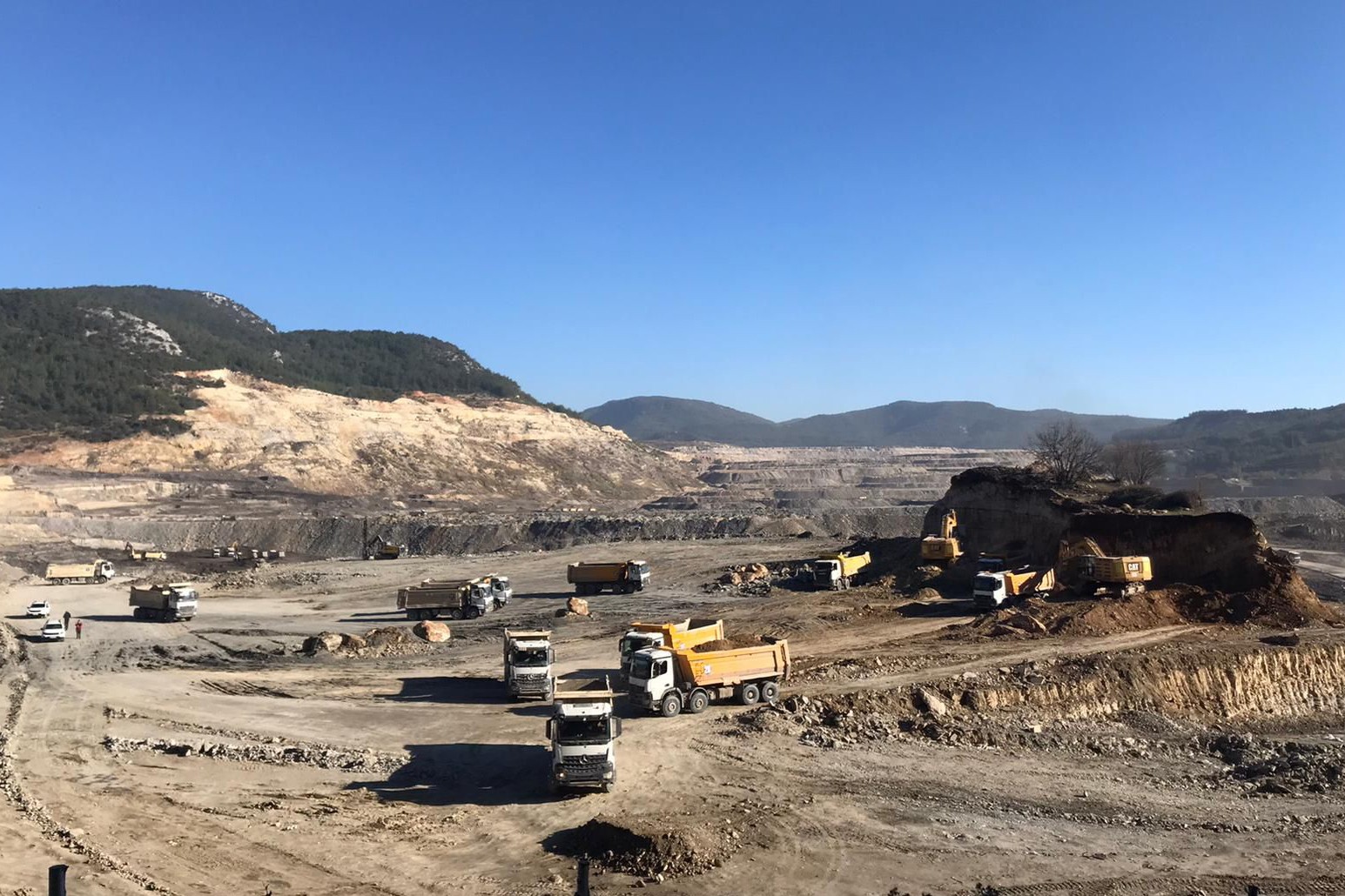 Muğla Milas’a bağlı İkizköy'de termikçi şirket binlerce yıllık arkeolojik kalıntıların olduğu tepeyi yok etti