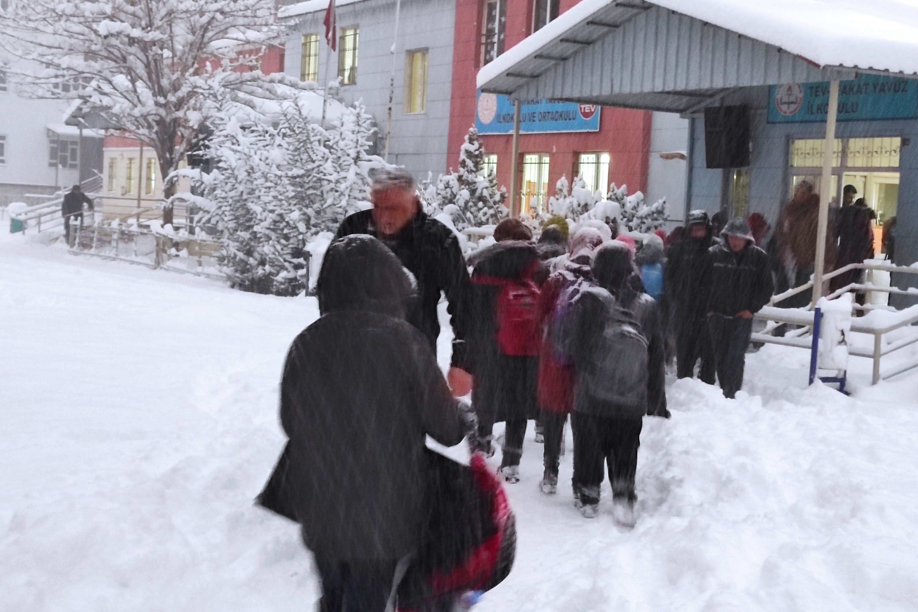 Van'da yoğun kar yağışı