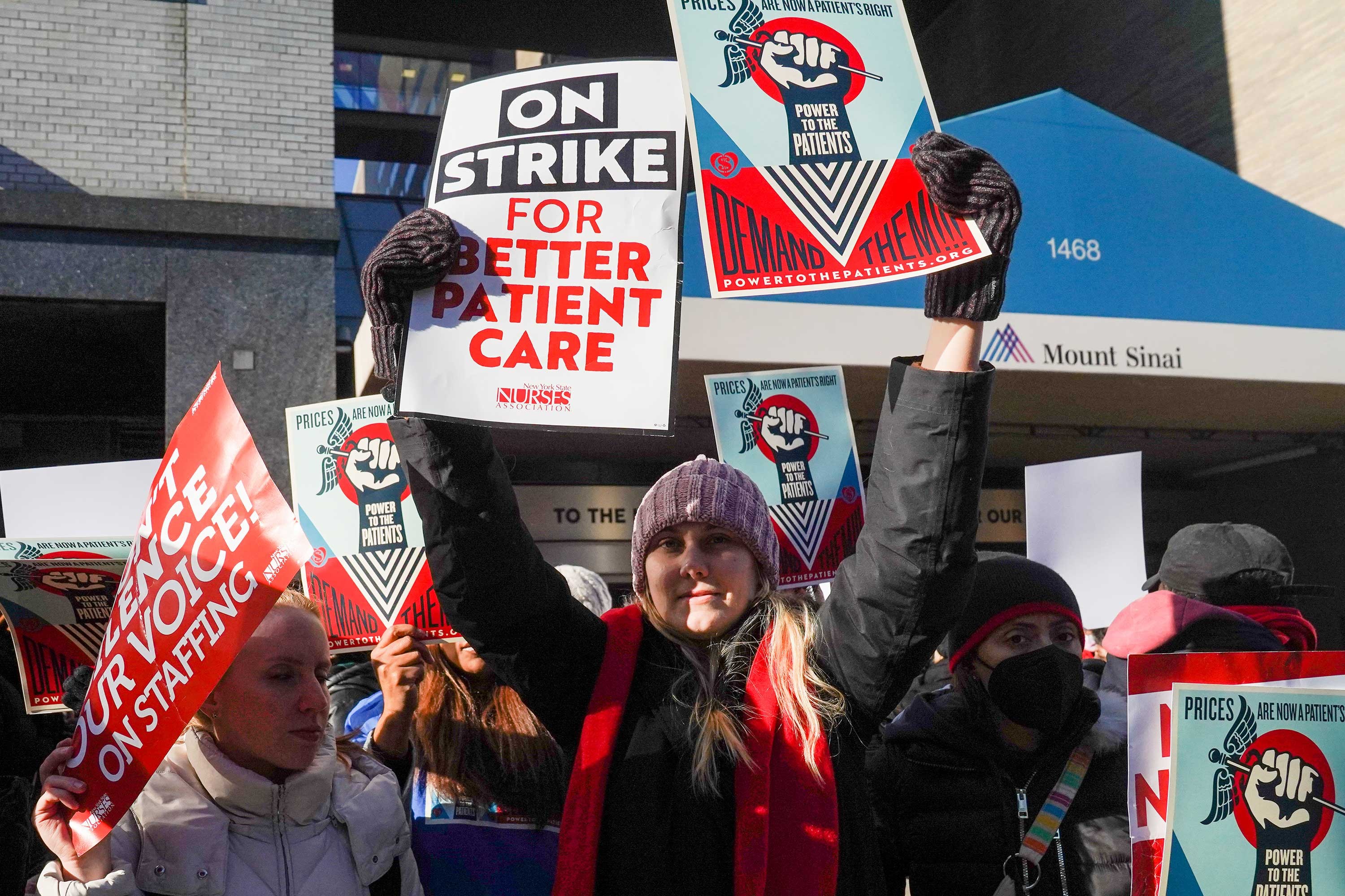 New York'ta greve çıkan hemşireler