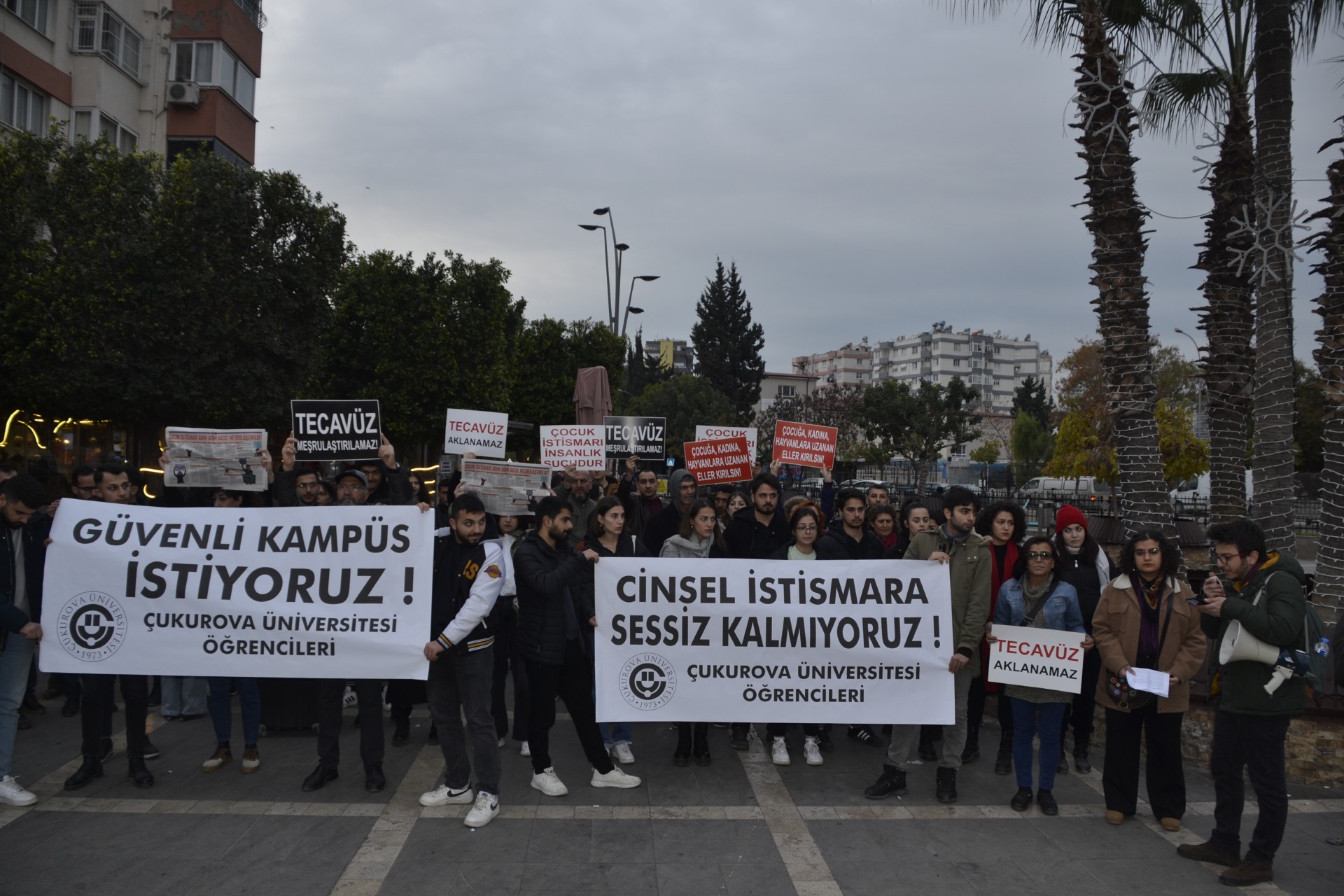 Çukurova Üniversitesi öğrencileri