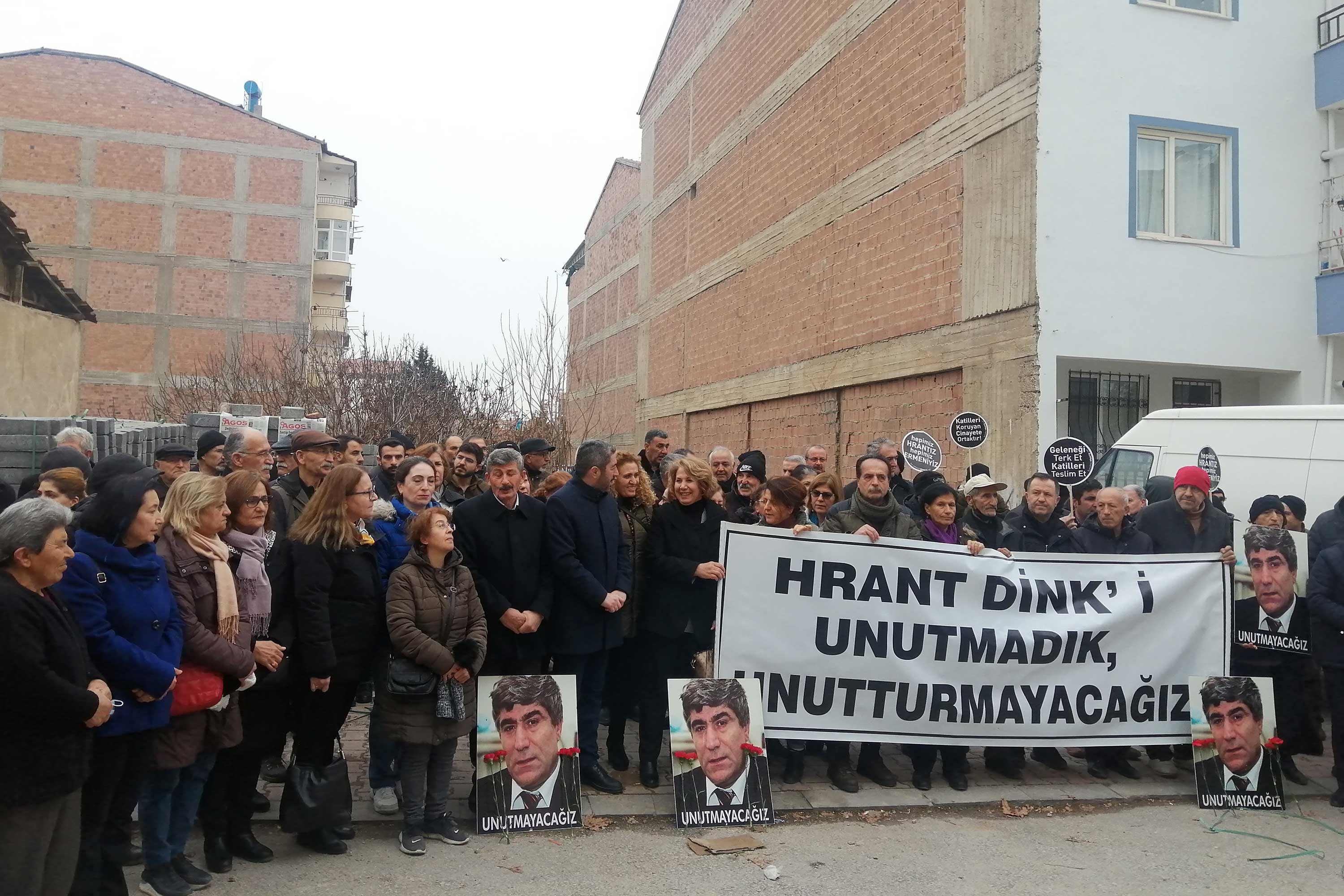 Hrant Dink için Malatya'daki evi önünde düzenlenen anma